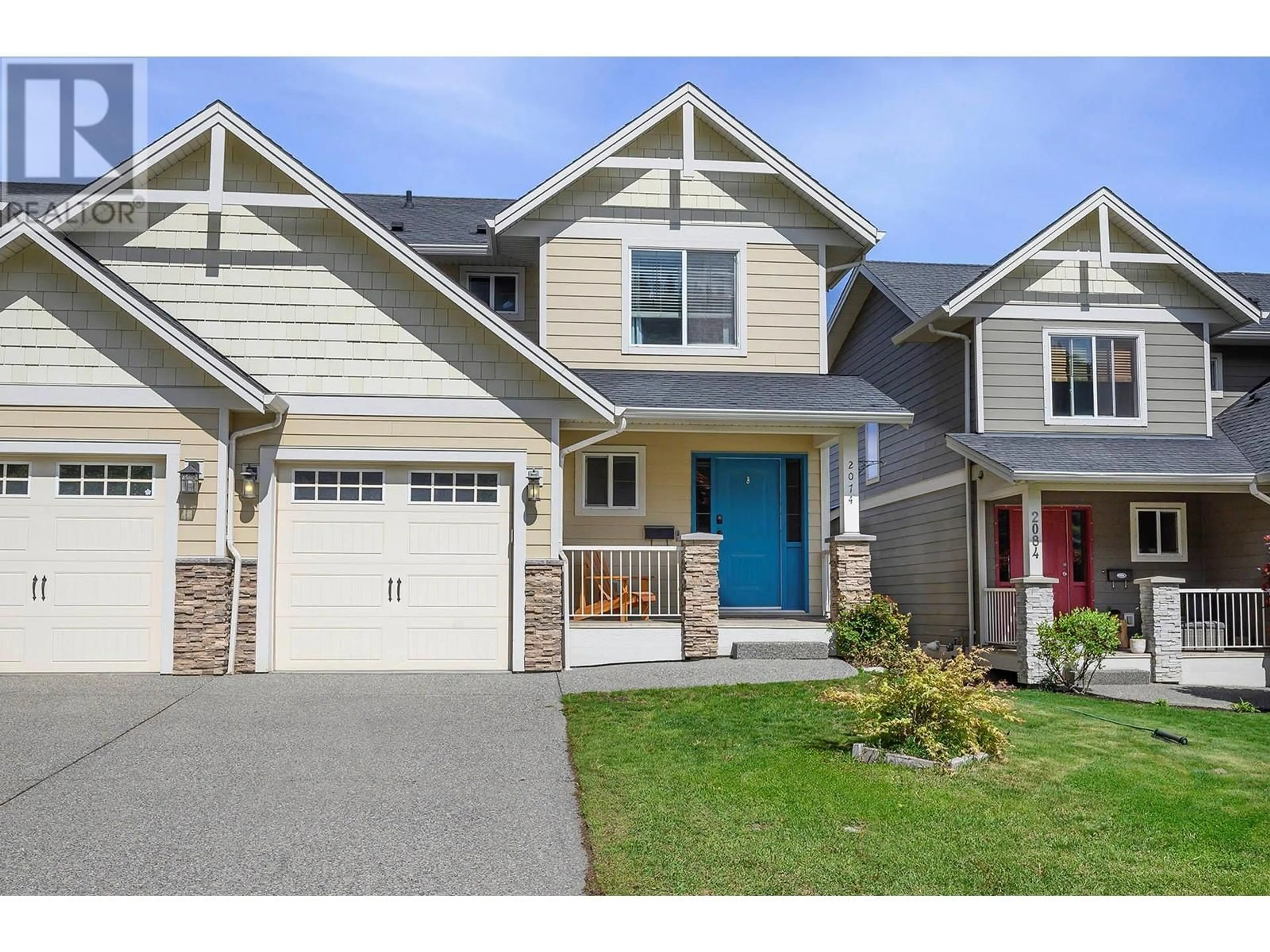 Home with vinyl exterior material, street for 2074 HIGHLAND PLACE, Kamloops British Columbia V2E0E8