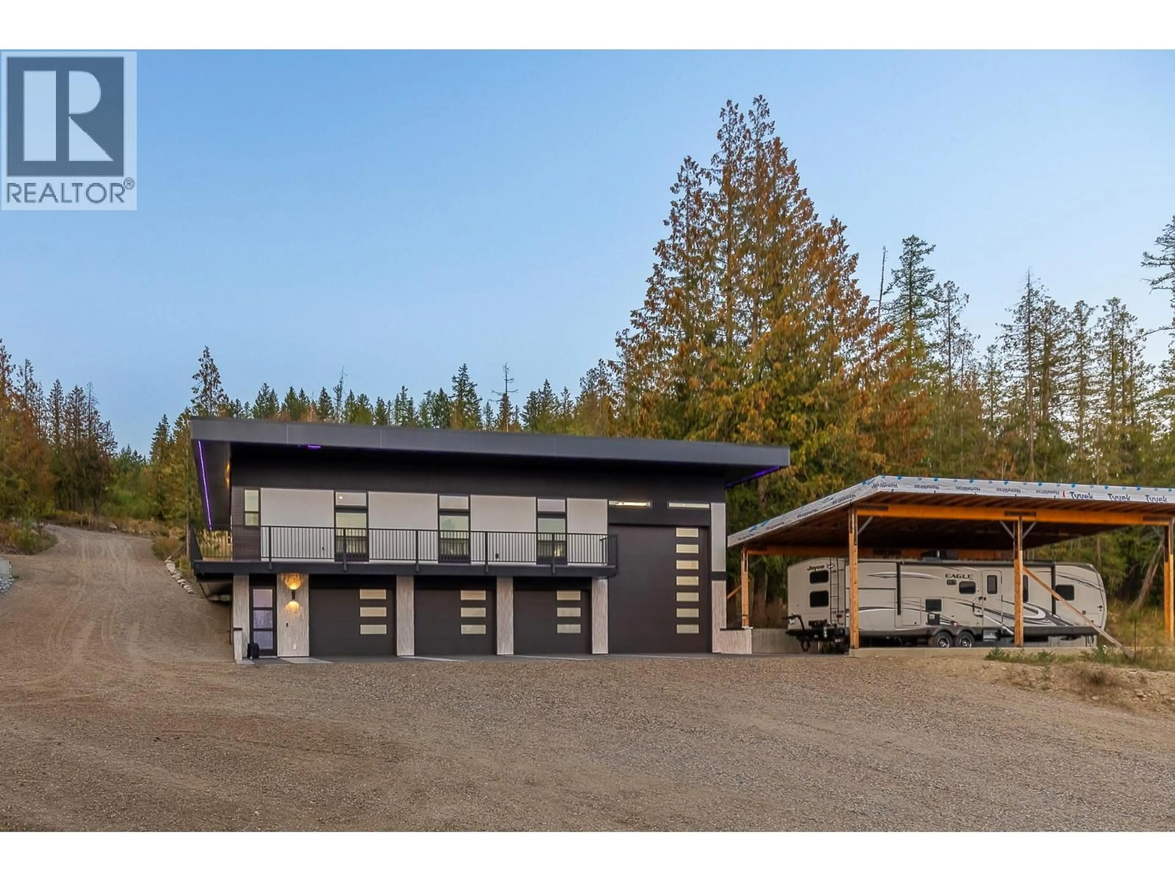 Indoor garage for 8195 JACKPINE ROAD, Vernon British Columbia V1B3M9