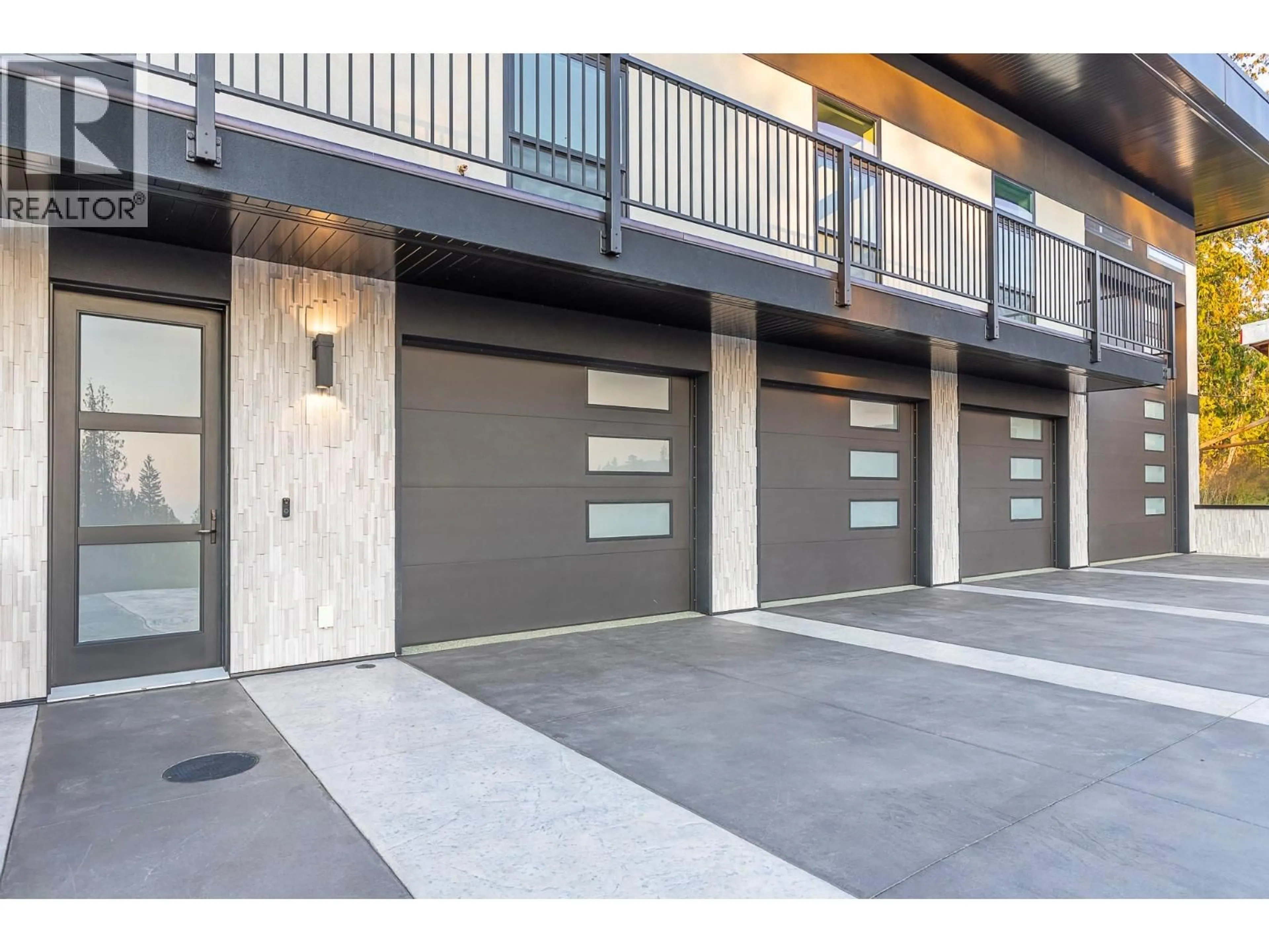 Indoor garage for 8195 JACKPINE ROAD, Vernon British Columbia V1B3M9