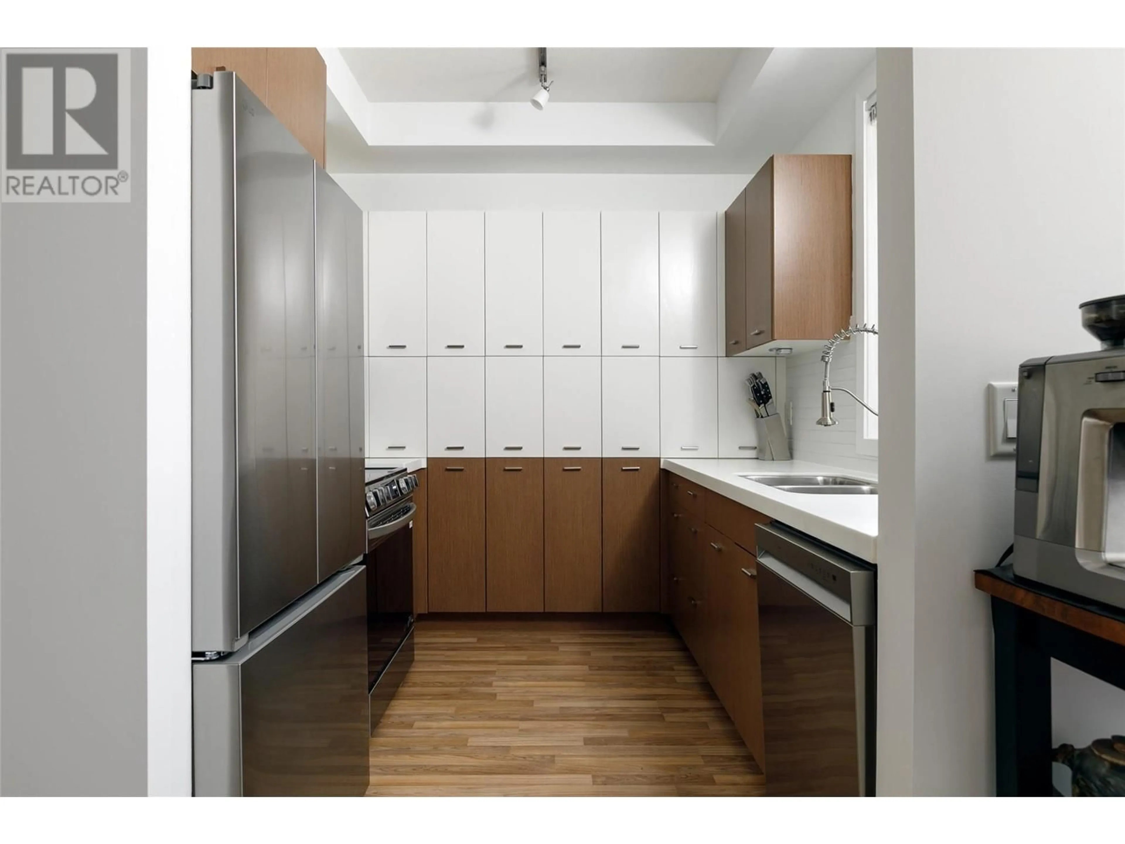 Standard kitchen, unknown for 110 - 1550 DICKSON AVENUE, Kelowna British Columbia V1Y9Y8
