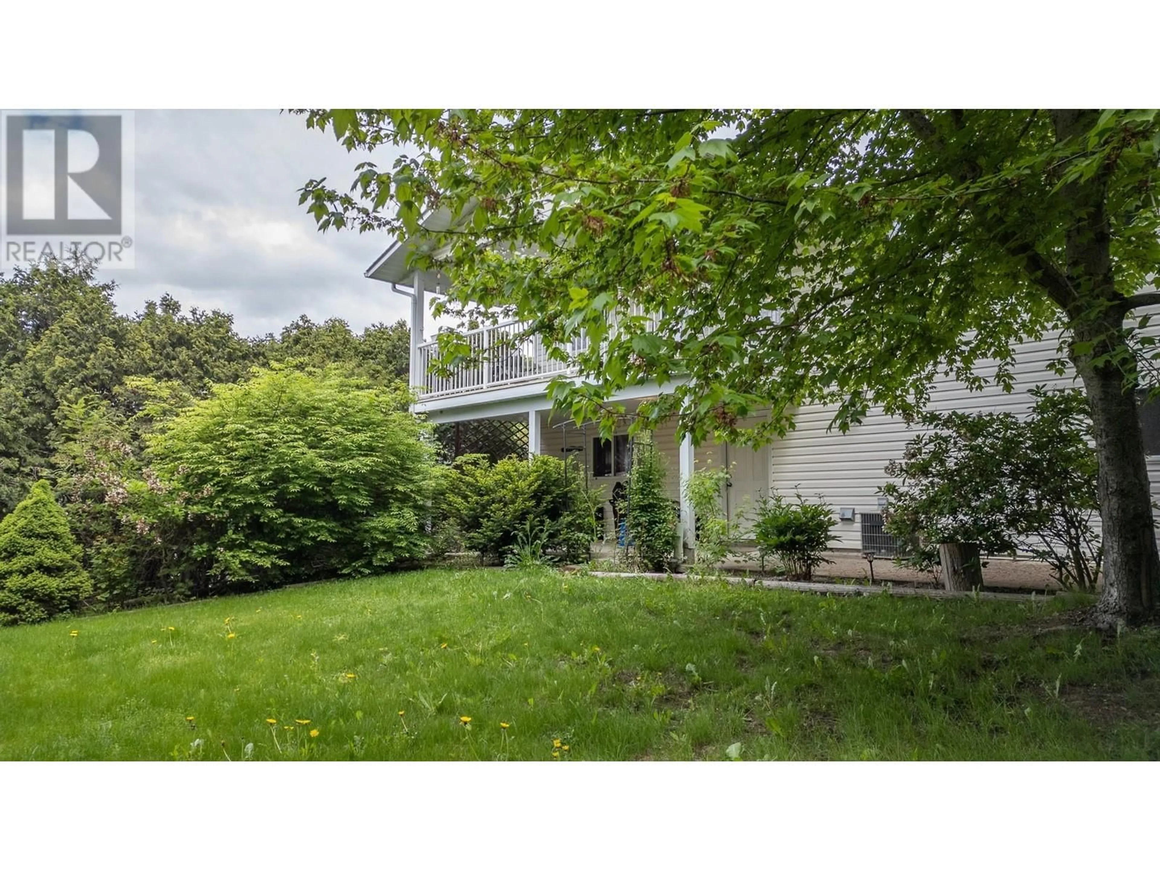 A pic from outside/outdoor area/front of a property/back of a property/a pic from drone, unknown for 1605 SCOTT STREET, Creston British Columbia V0B1G5