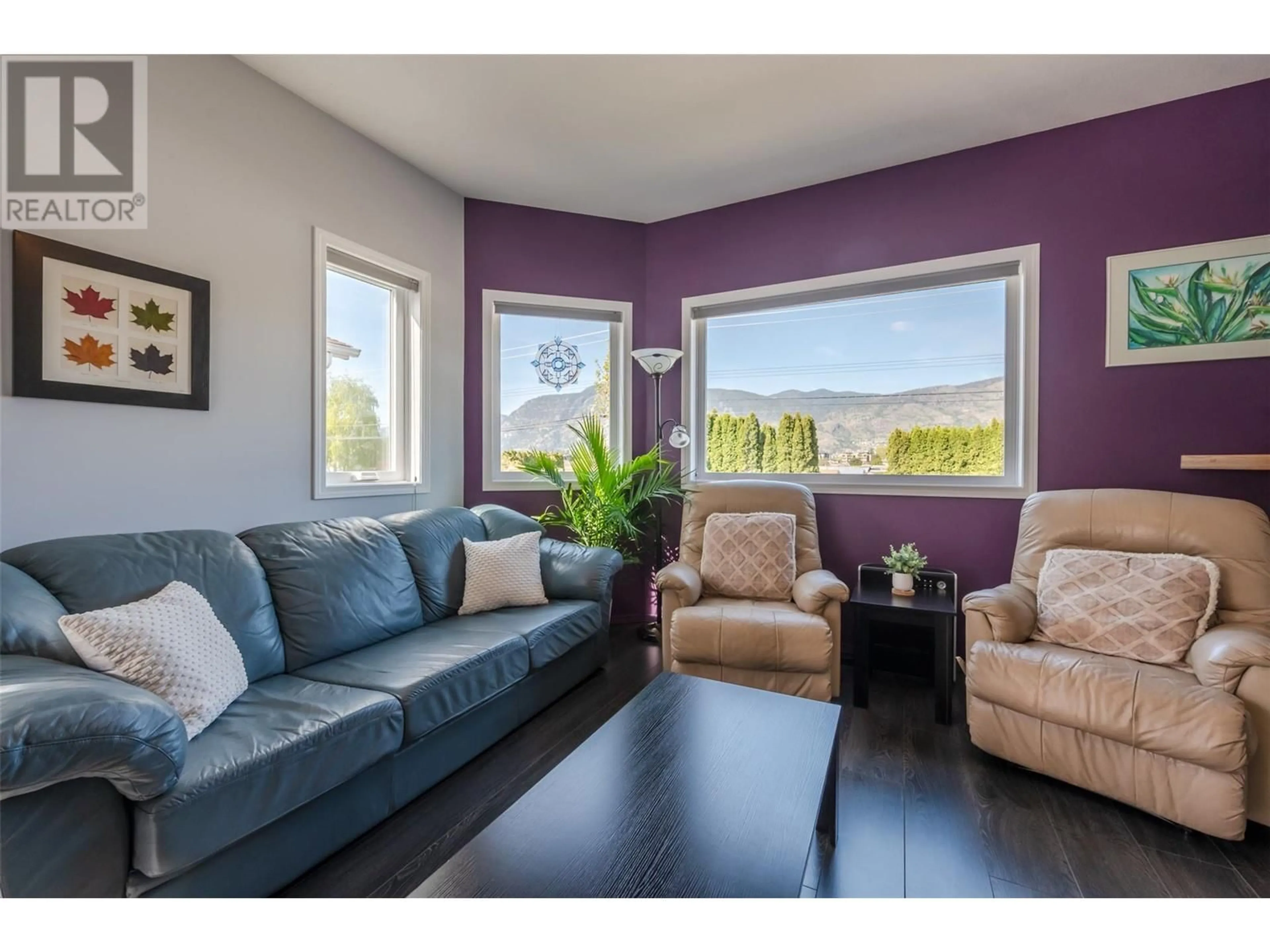 Living room with furniture, wood/laminate floor for 24 - 3096 SOUTH MAIN STREET, Penticton British Columbia V2A8C2
