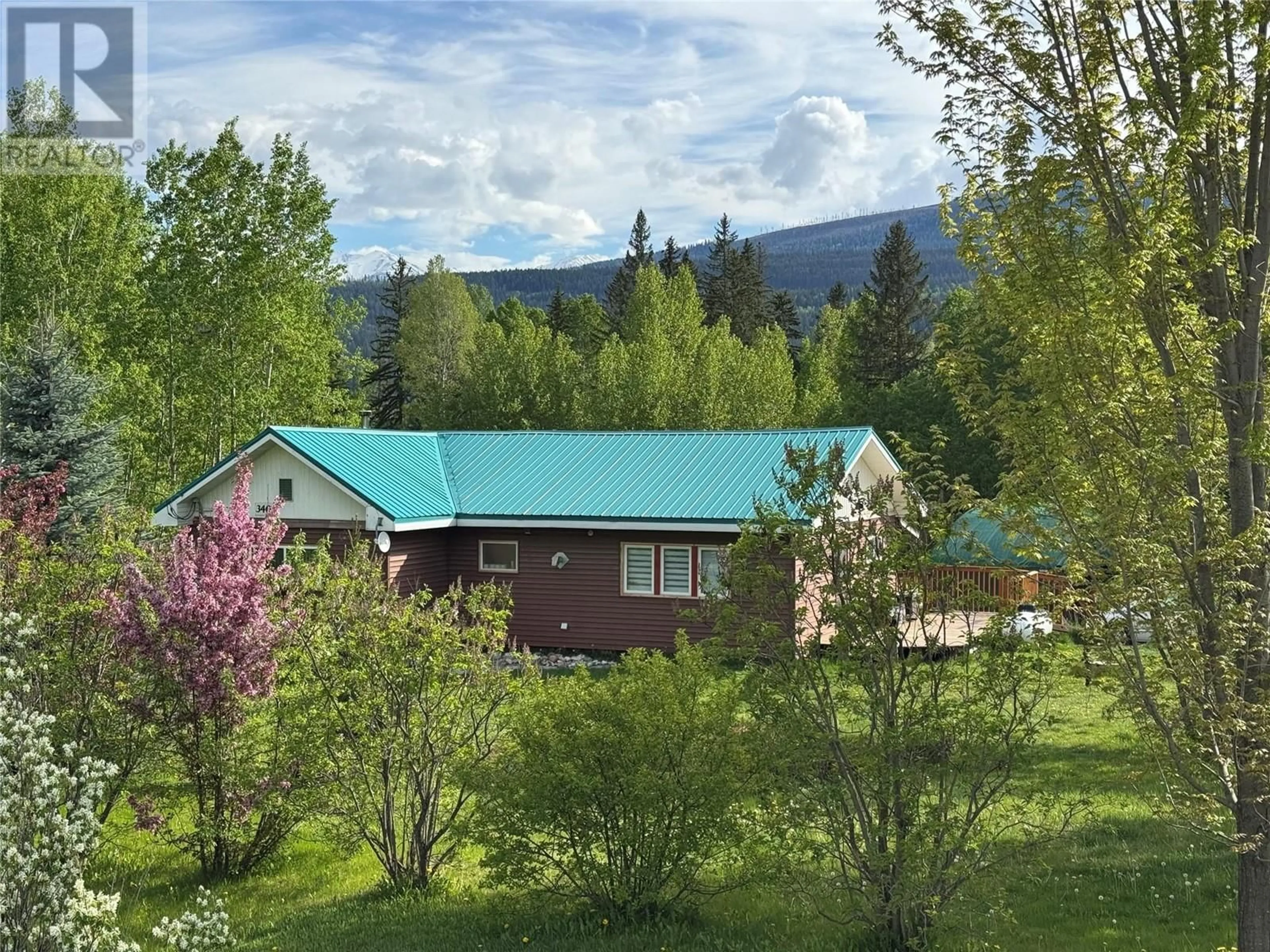 A pic from outside/outdoor area/front of a property/back of a property/a pic from drone, mountain view for 3402 HIGHWAY 95 HIGHWAY, Parson British Columbia V0A1L0