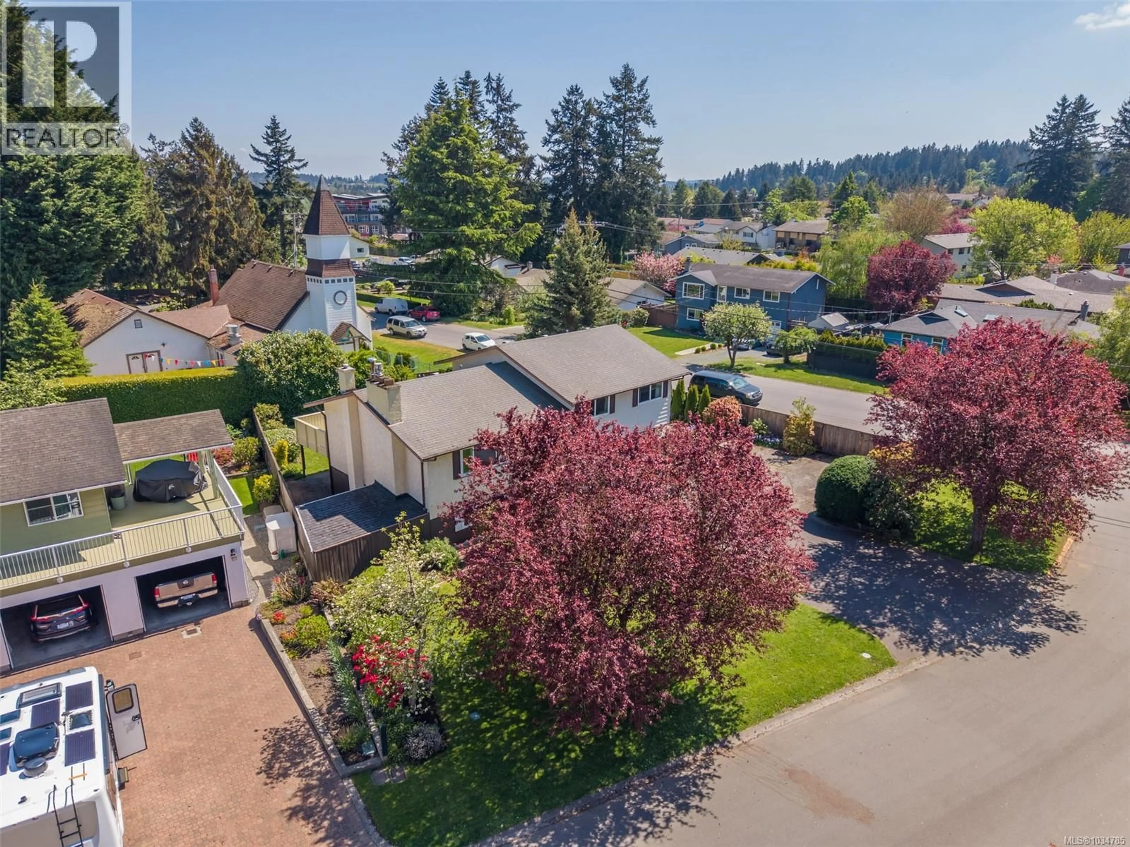 A pic from outside/outdoor area/front of a property/back of a property/a pic from drone, street for 7739 BRUCE GORDON PLACE, Central Saanich British Columbia V8M1L6