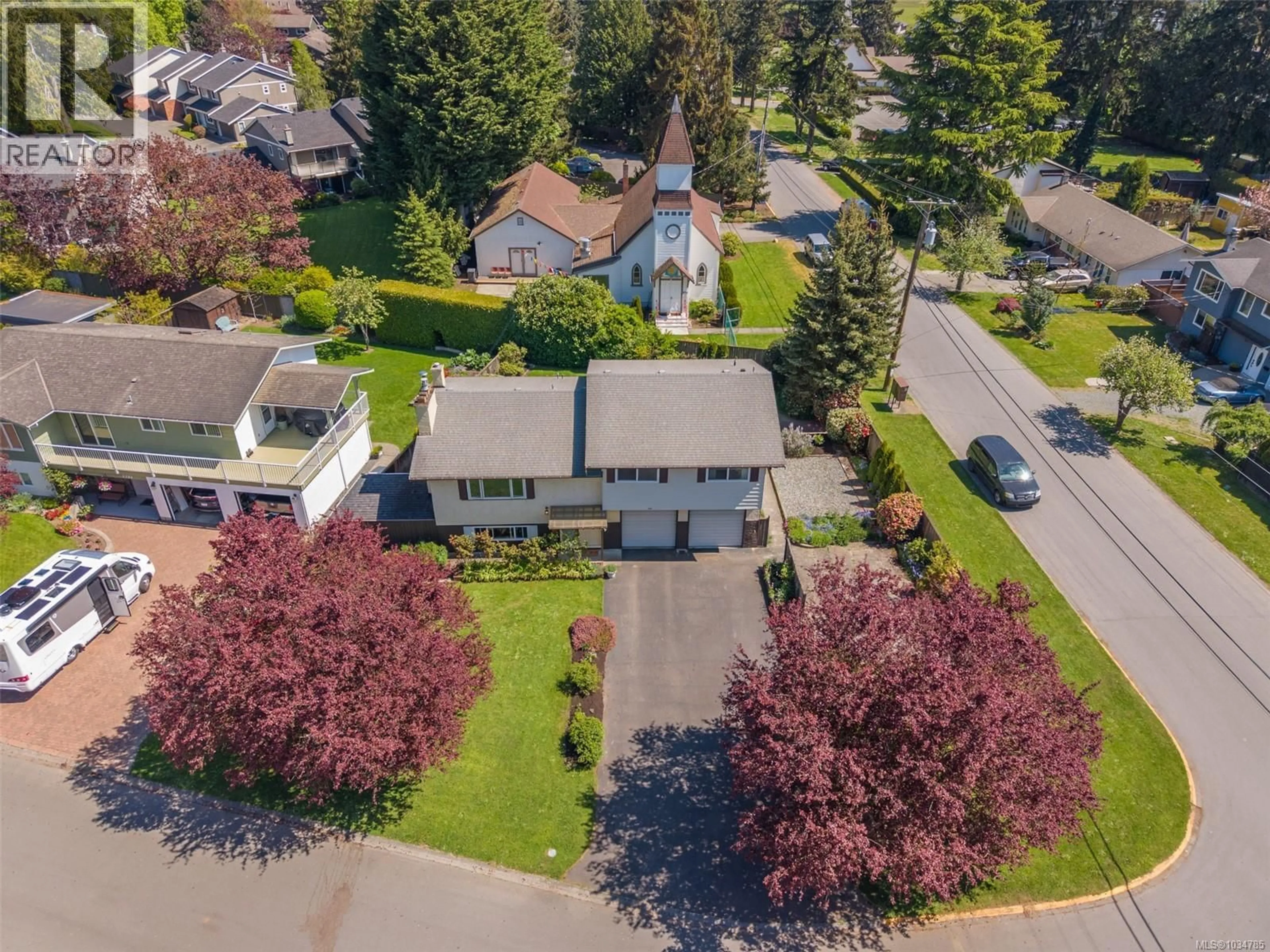 A pic from outside/outdoor area/front of a property/back of a property/a pic from drone, street for 7739 BRUCE GORDON PLACE, Central Saanich British Columbia V8M1L6