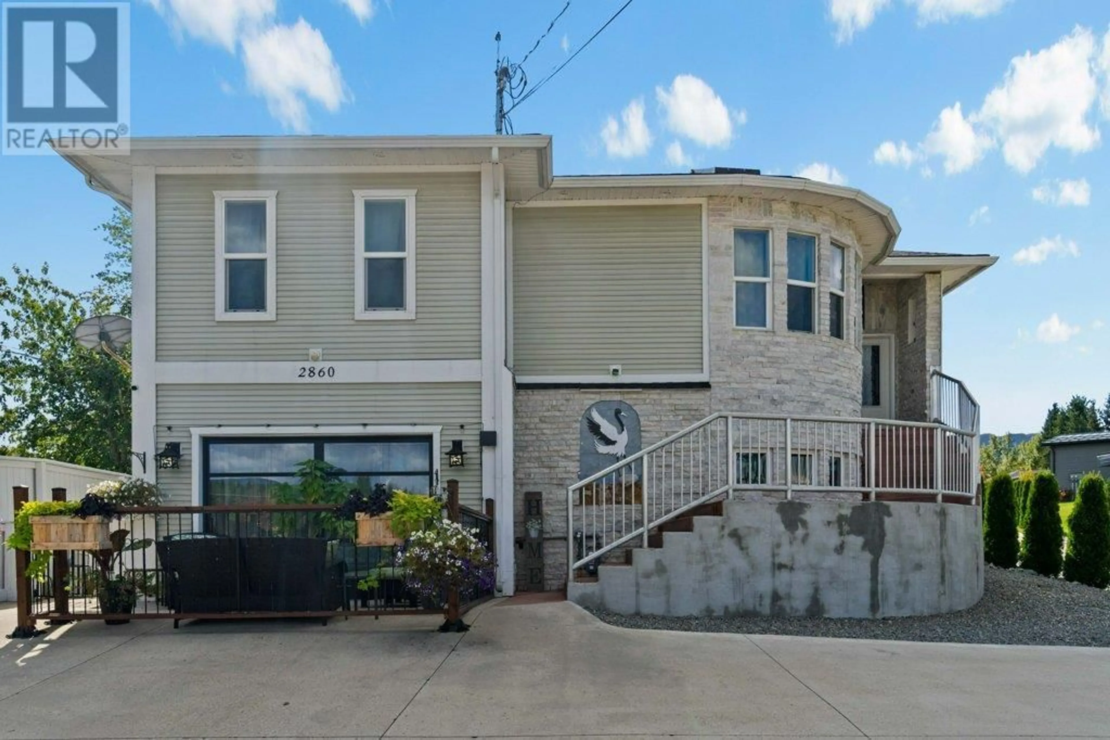 Home with vinyl exterior material, street for 2860 15 AVENUE NORTHEAST, Salmon Arm British Columbia V1E2B6