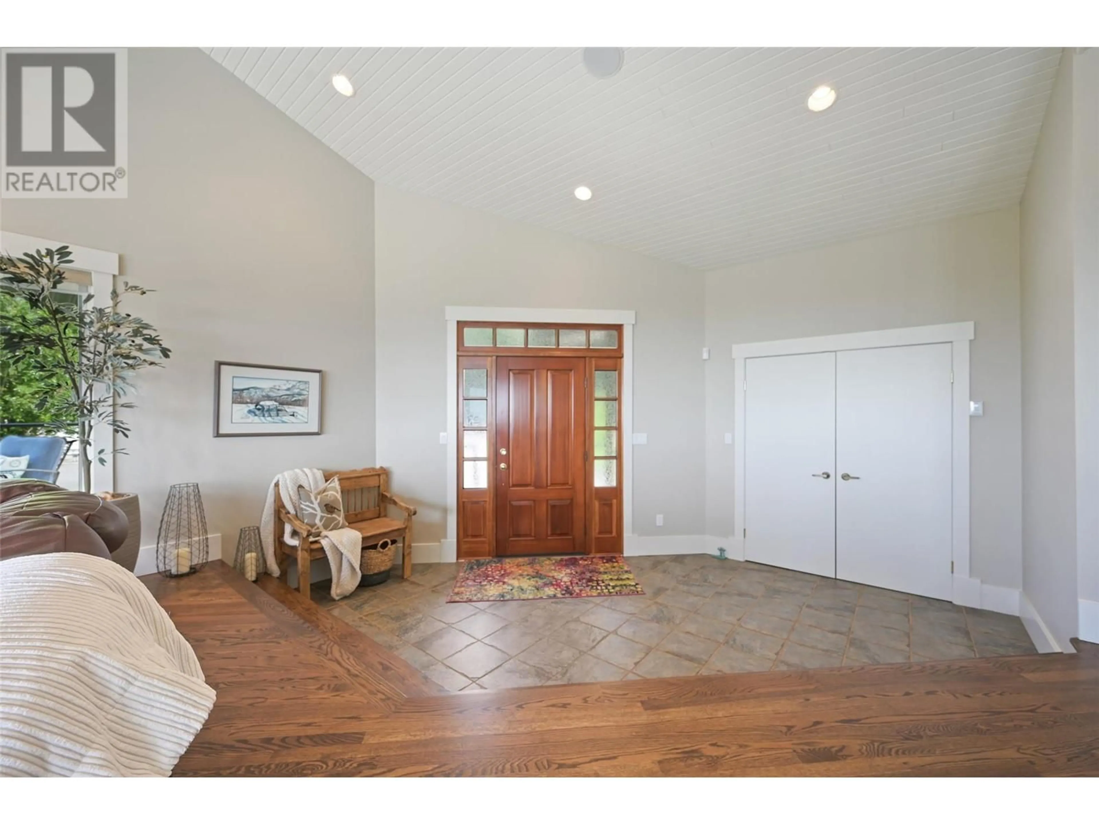 Indoor entryway for 9520 JUNIPER HEIGHTS ROAD, Invermere British Columbia V0A1K2