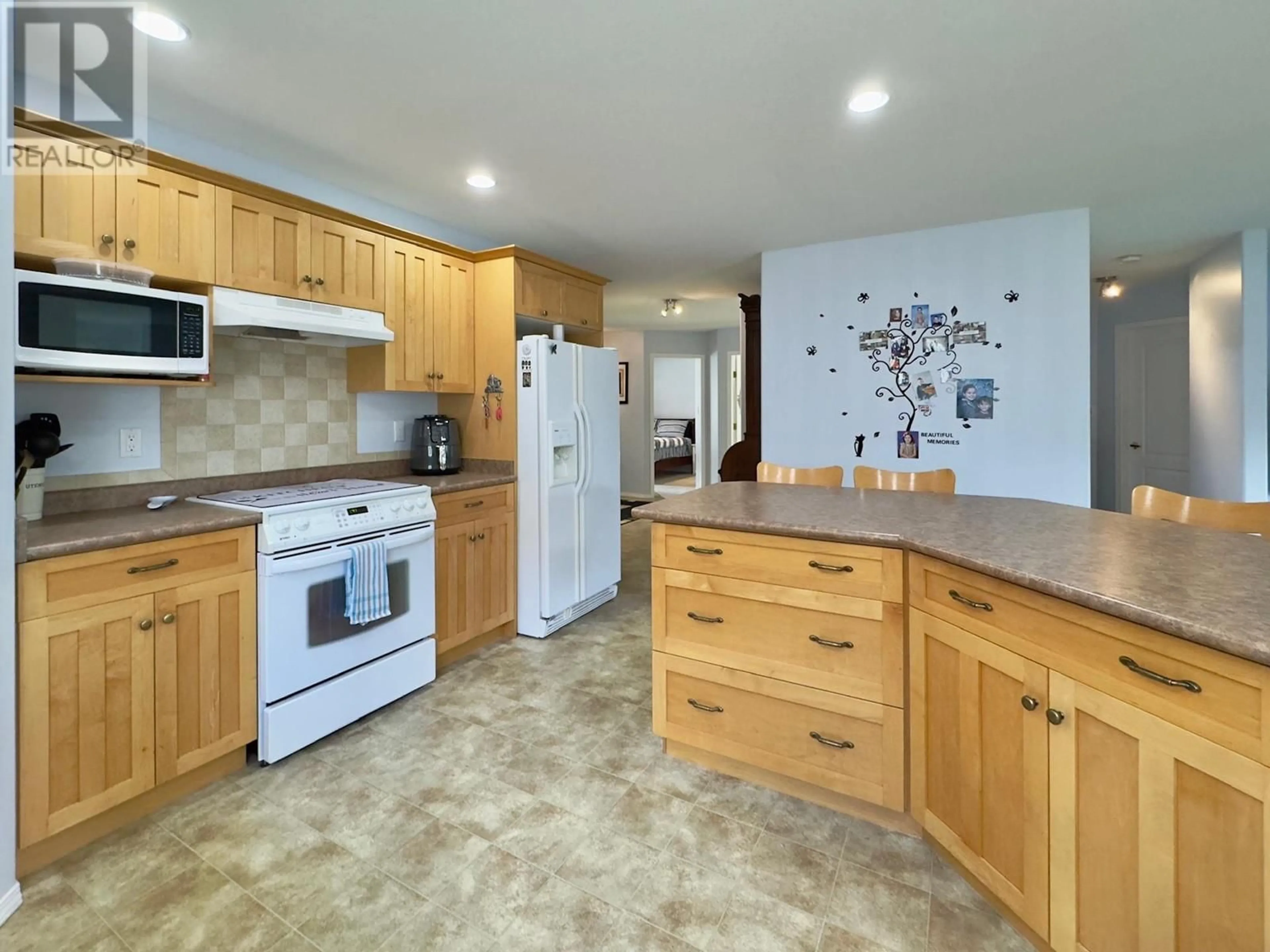 Standard kitchen, unknown for 556 RED WING DRIVE, Penticton British Columbia V2A8K6