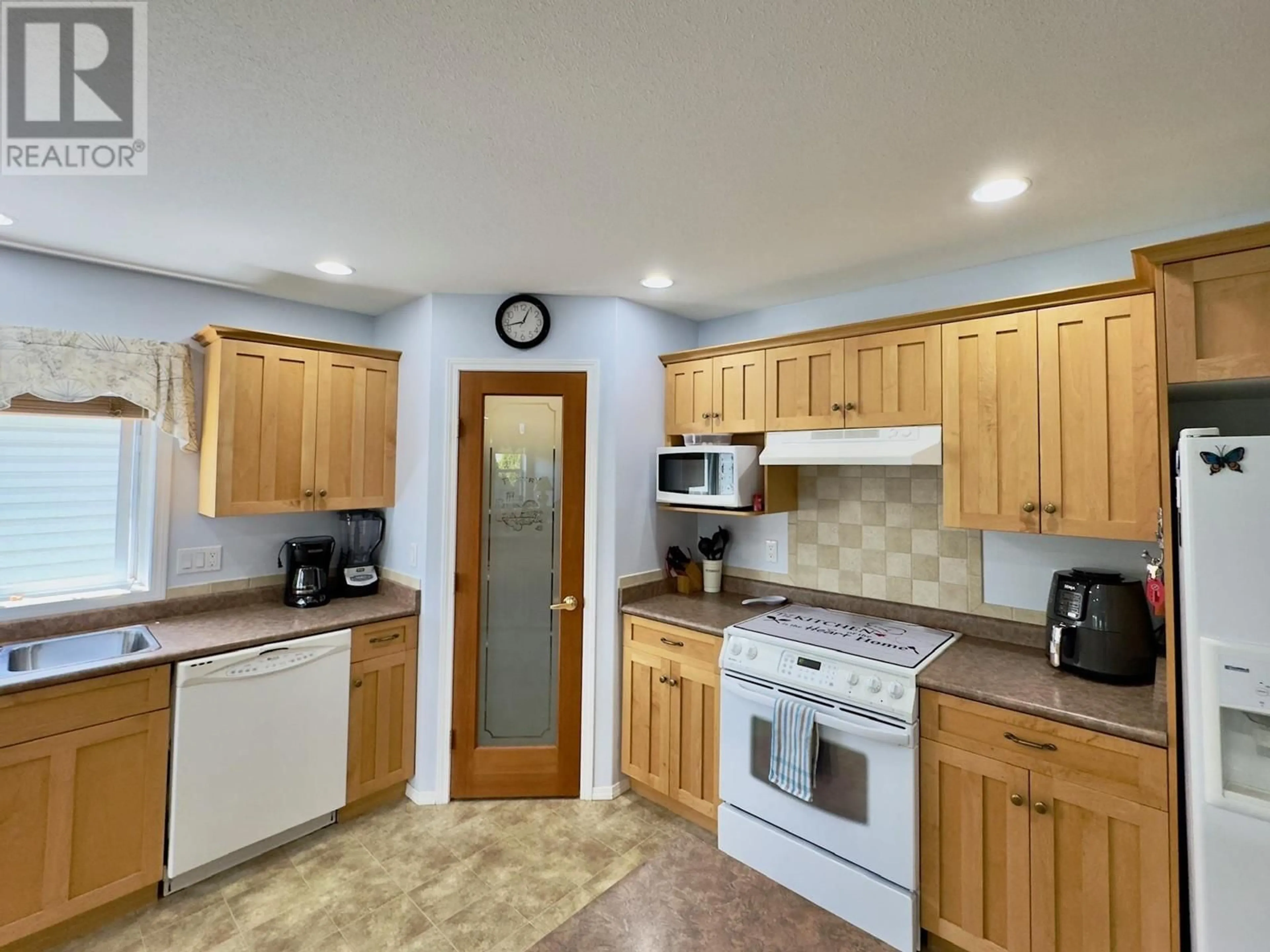 Standard kitchen, unknown for 556 RED WING DRIVE, Penticton British Columbia V2A8K6