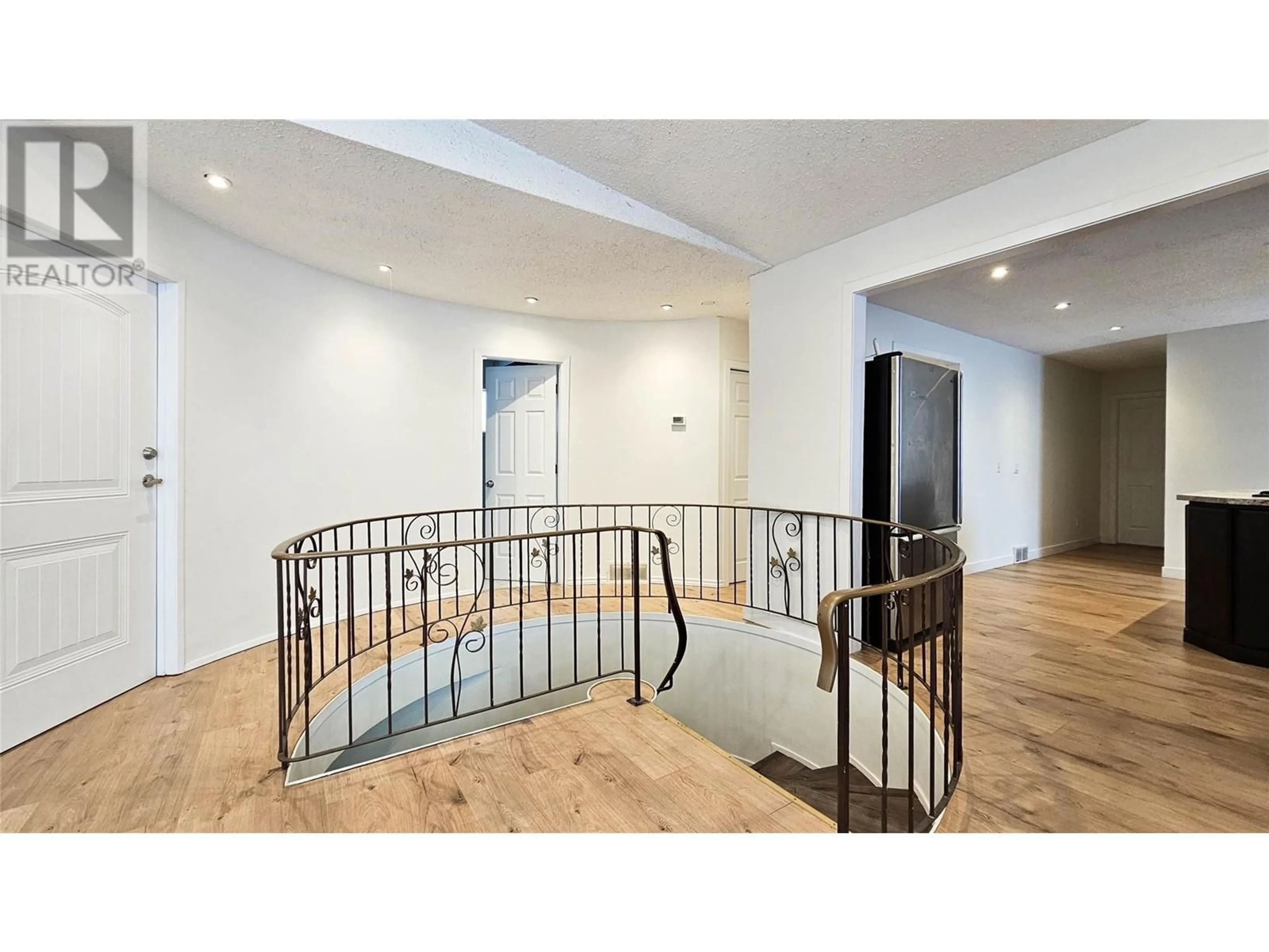 Indoor foyer for 2650 THACKER DRIVE, West Kelowna British Columbia V1Z1W3