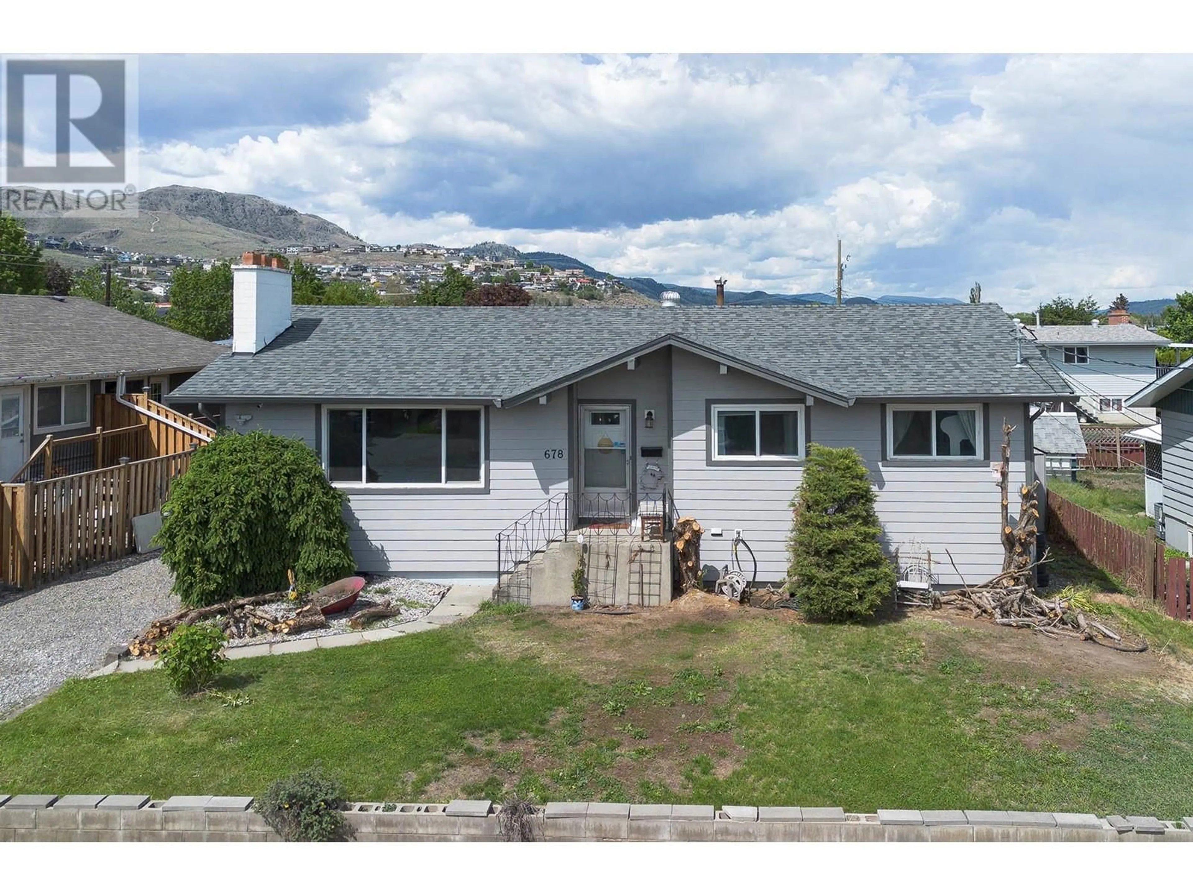 Home with vinyl exterior material, mountain view for 678 YORK AVENUE, Kamloops British Columbia V2B2A5