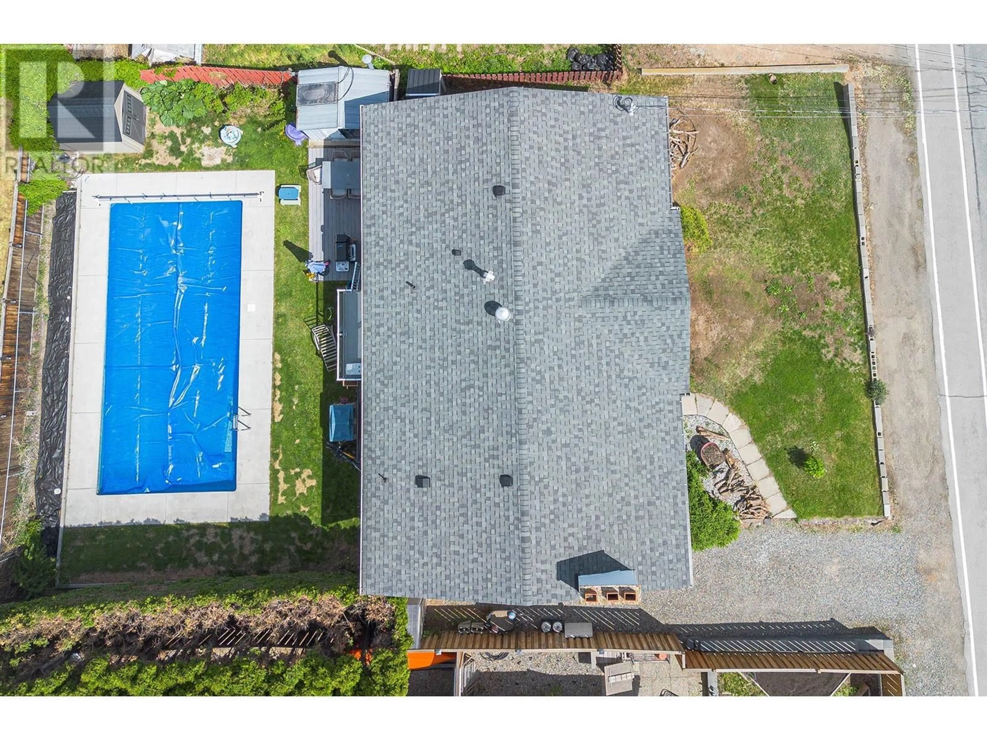 A pic from outside/outdoor area/front of a property/back of a property/a pic from drone, unknown for 678 YORK AVENUE, Kamloops British Columbia V2B2A5