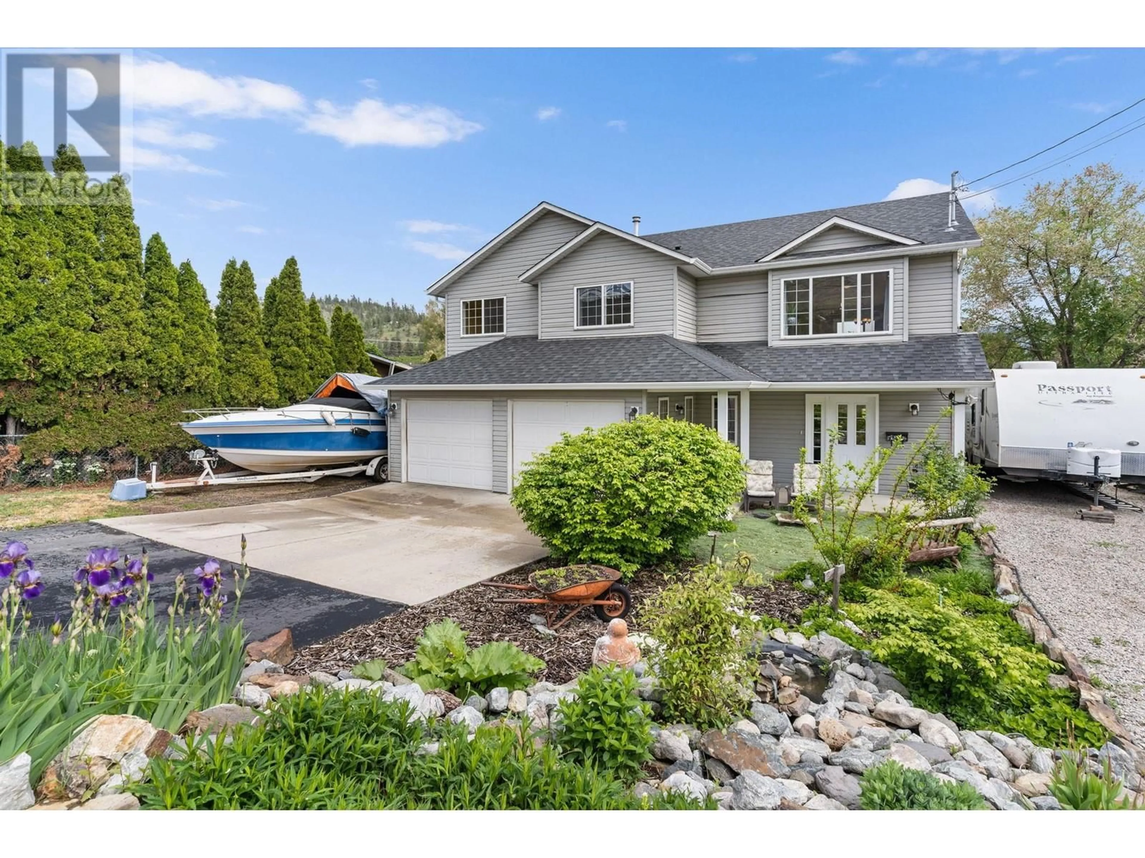 Home with vinyl exterior material, water/lake/river/ocean view for 305 SNOWSELL STREET NORTH, Kelowna British Columbia V1V2C7