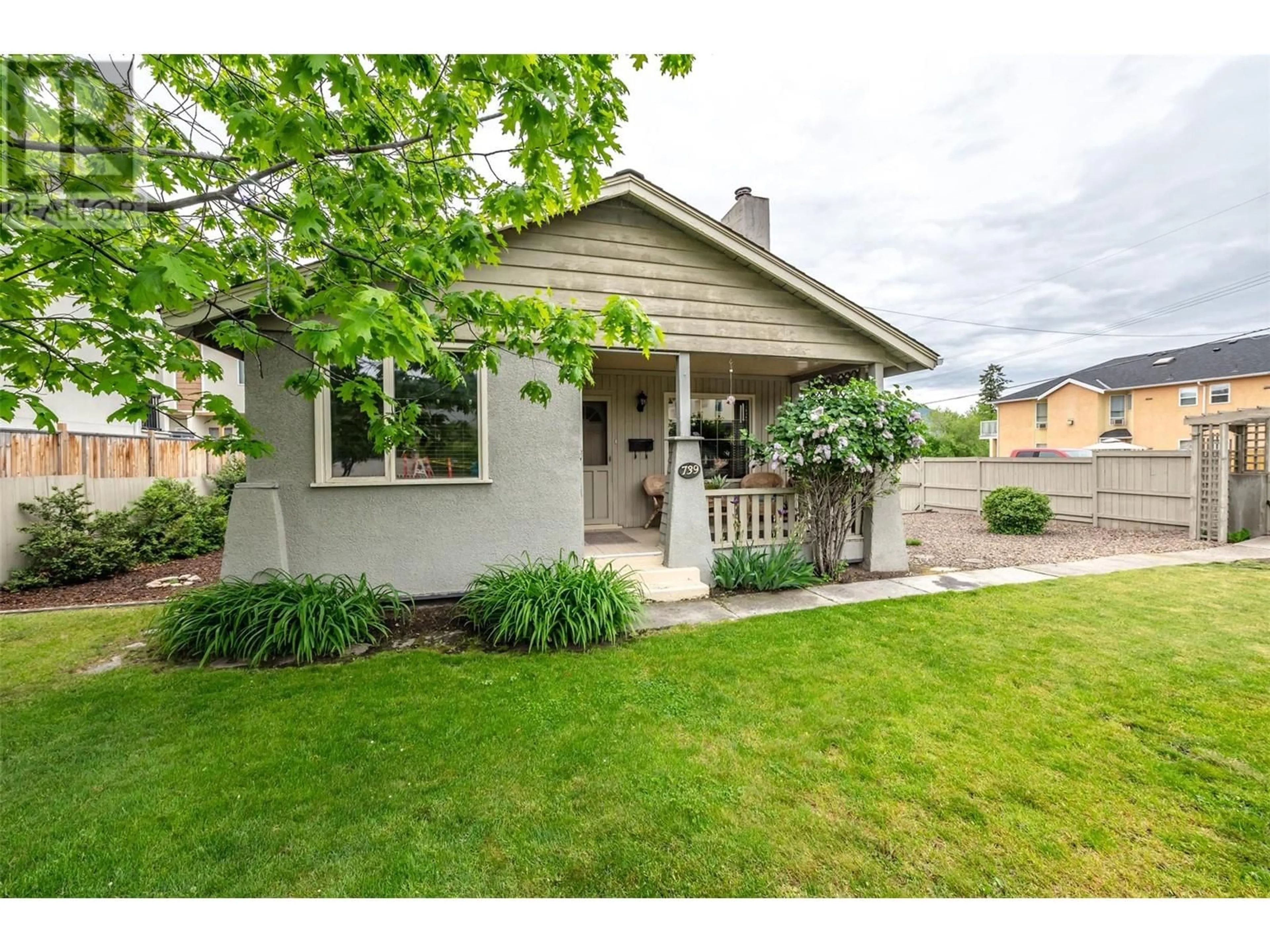 Home with vinyl exterior material, street for 739 GOVERNMENT STREET, Penticton British Columbia V2A4T5