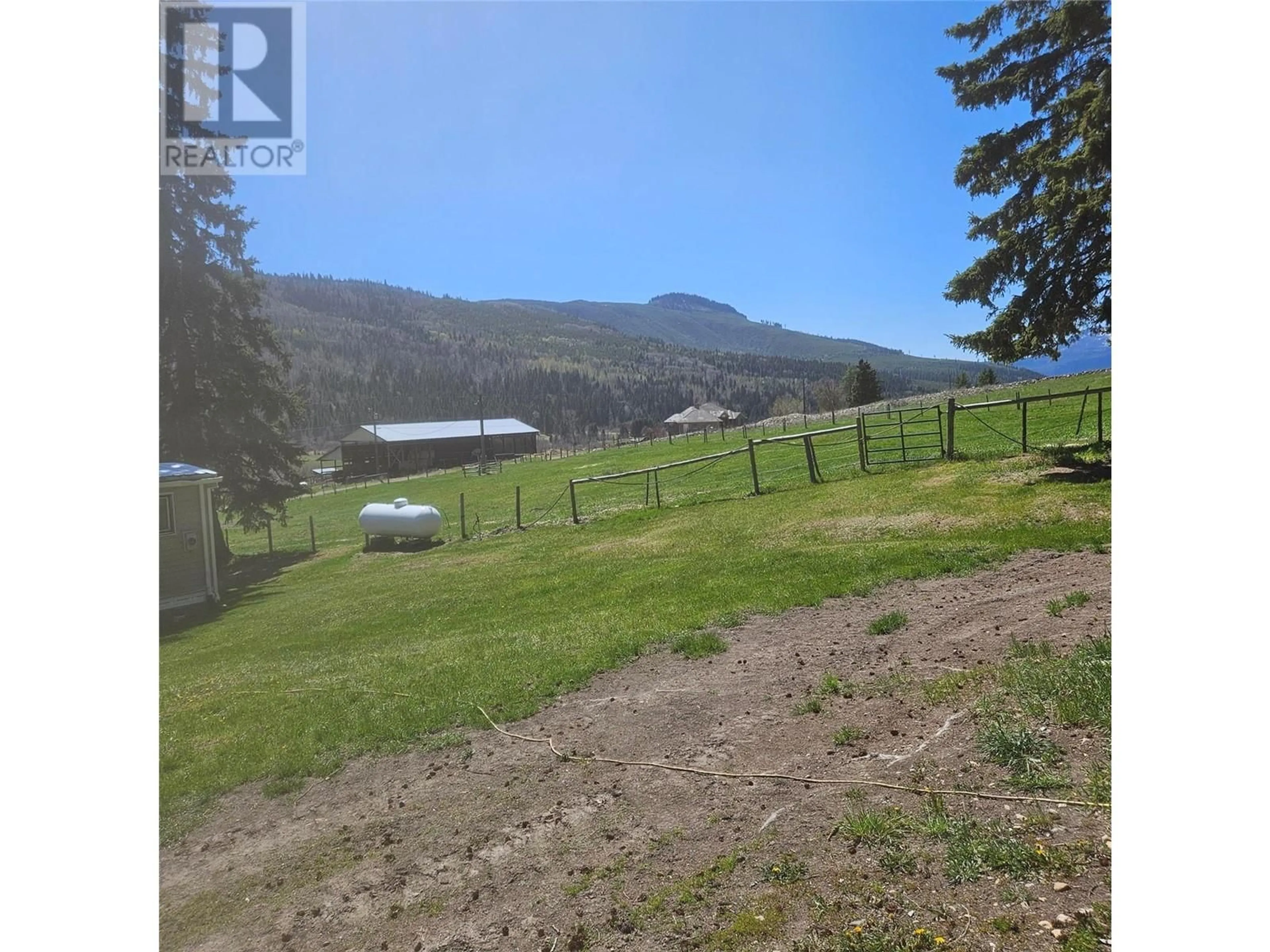 A pic from outside/outdoor area/front of a property/back of a property/a pic from drone, water/lake/river/ocean view for 7955 CHINA VALLEY ROAD, Chase British Columbia V0E1W1