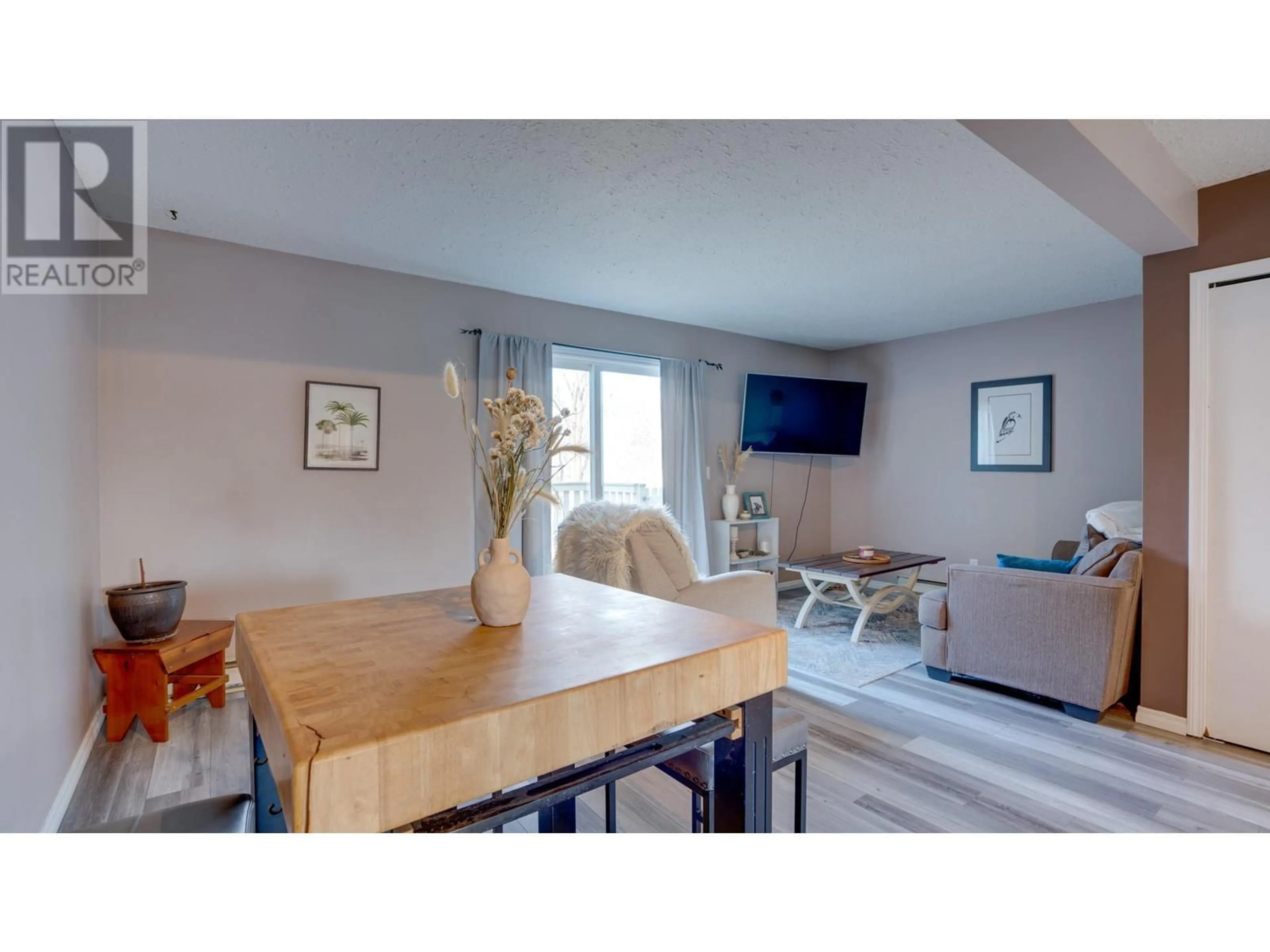 Living room with furniture, unknown for 563 24 STREET NORTHEAST, Salmon Arm British Columbia V1E2K2