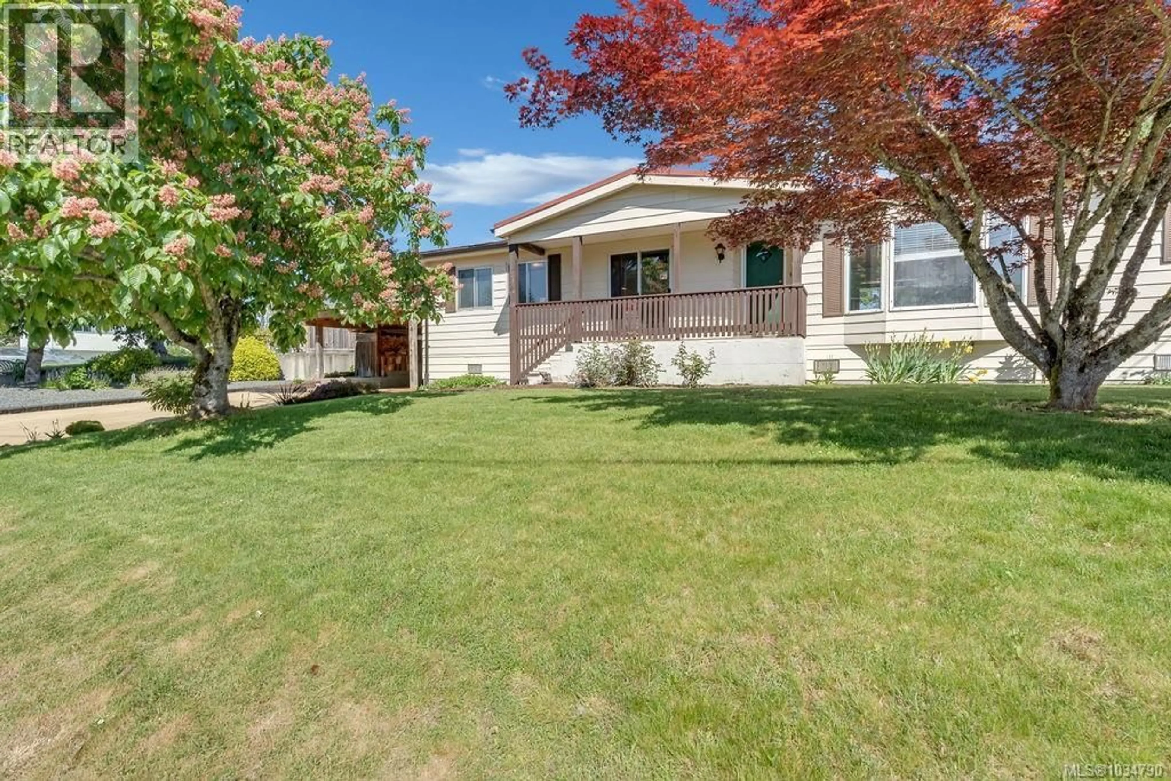 Home with vinyl exterior material, street for 504 WILROSE PLACE, Ladysmith British Columbia V9G1P3