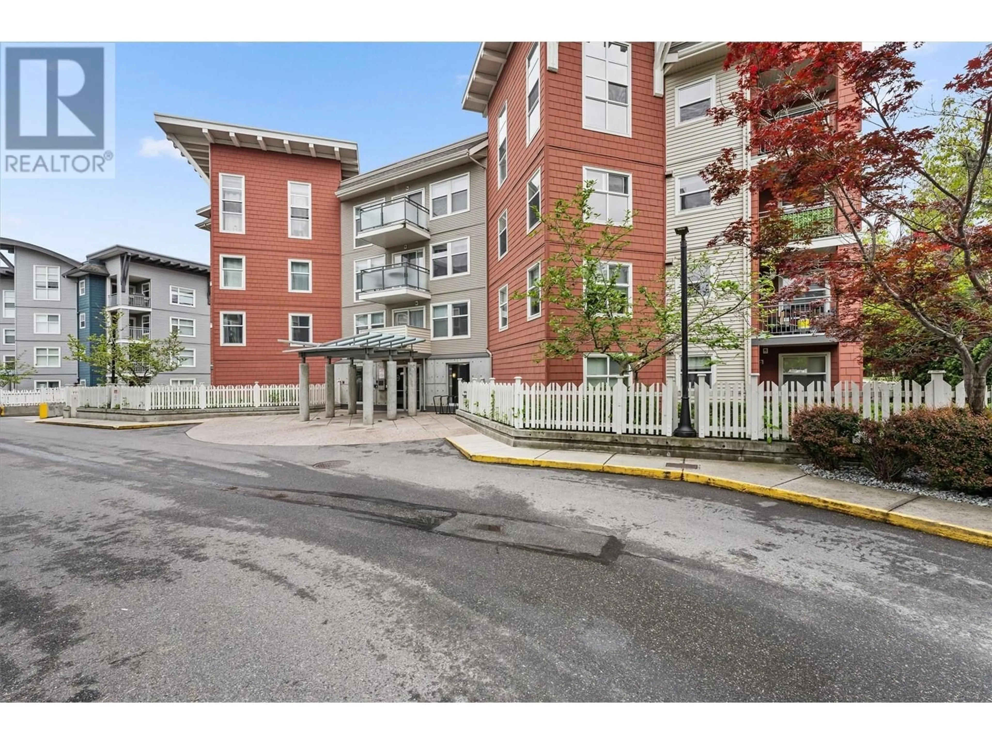Unknown for 403 - 555 YATES ROAD, Kelowna British Columbia V1V2V2
