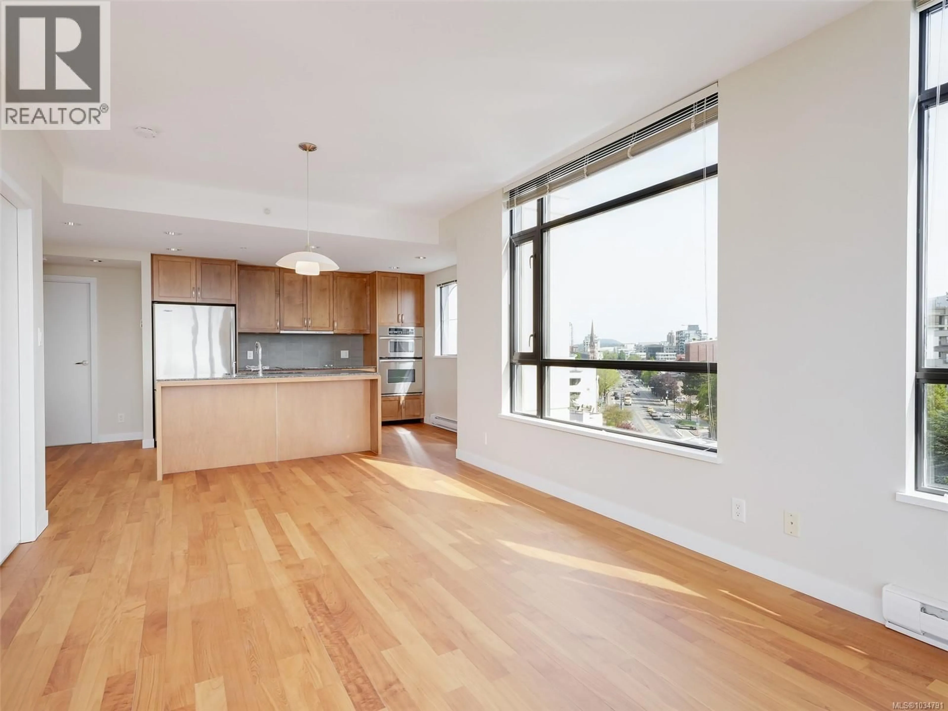 Open concept kitchen, wood/laminate floor for 788 HUMBOLDT STREET, Victoria British Columbia V8W4A2