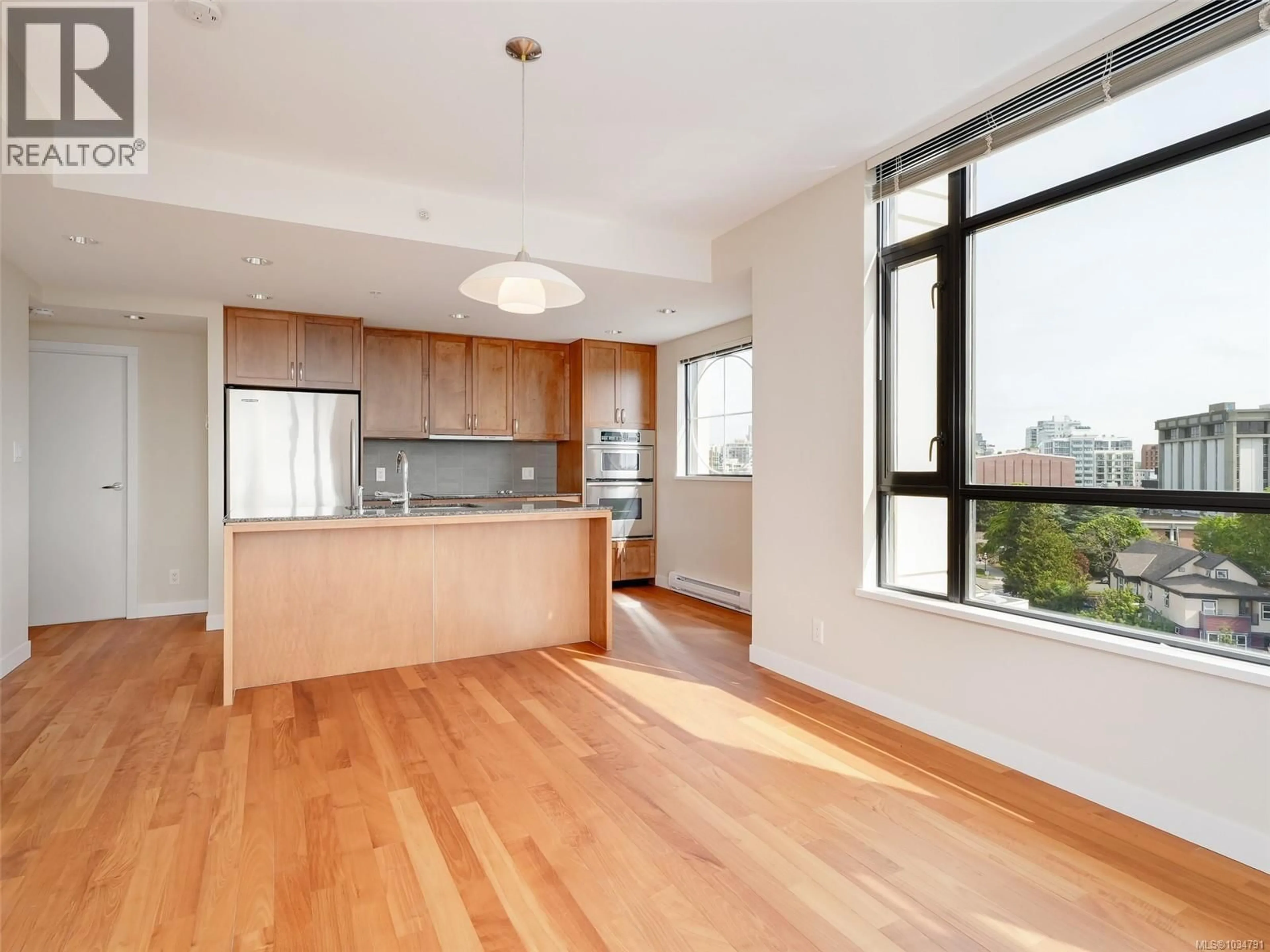 Open concept kitchen, wood/laminate floor for 788 HUMBOLDT STREET, Victoria British Columbia V8W4A2