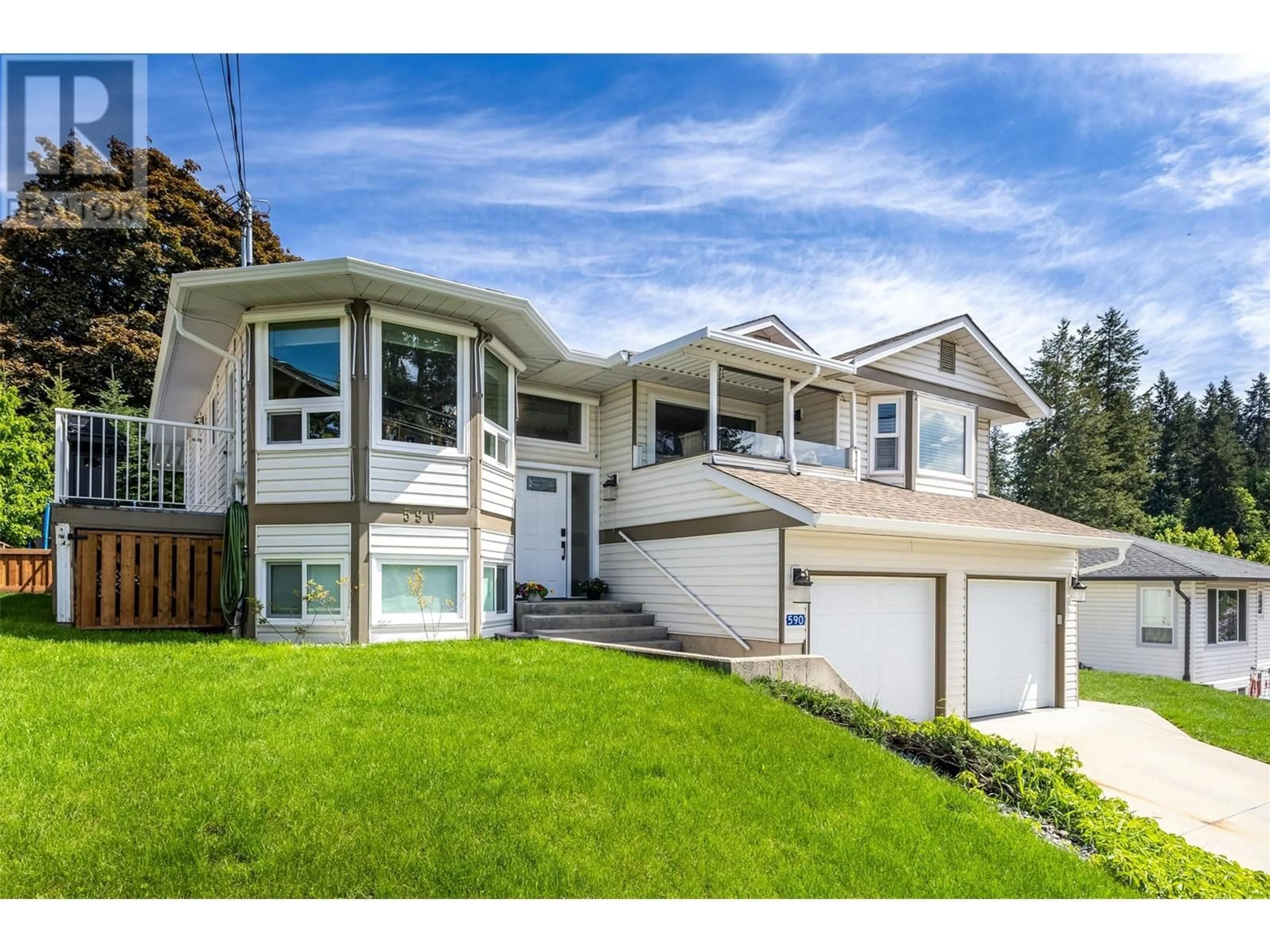Home with vinyl exterior material, street for 590 20 STREET SOUTHEAST, Salmon Arm British Columbia V1E2J8