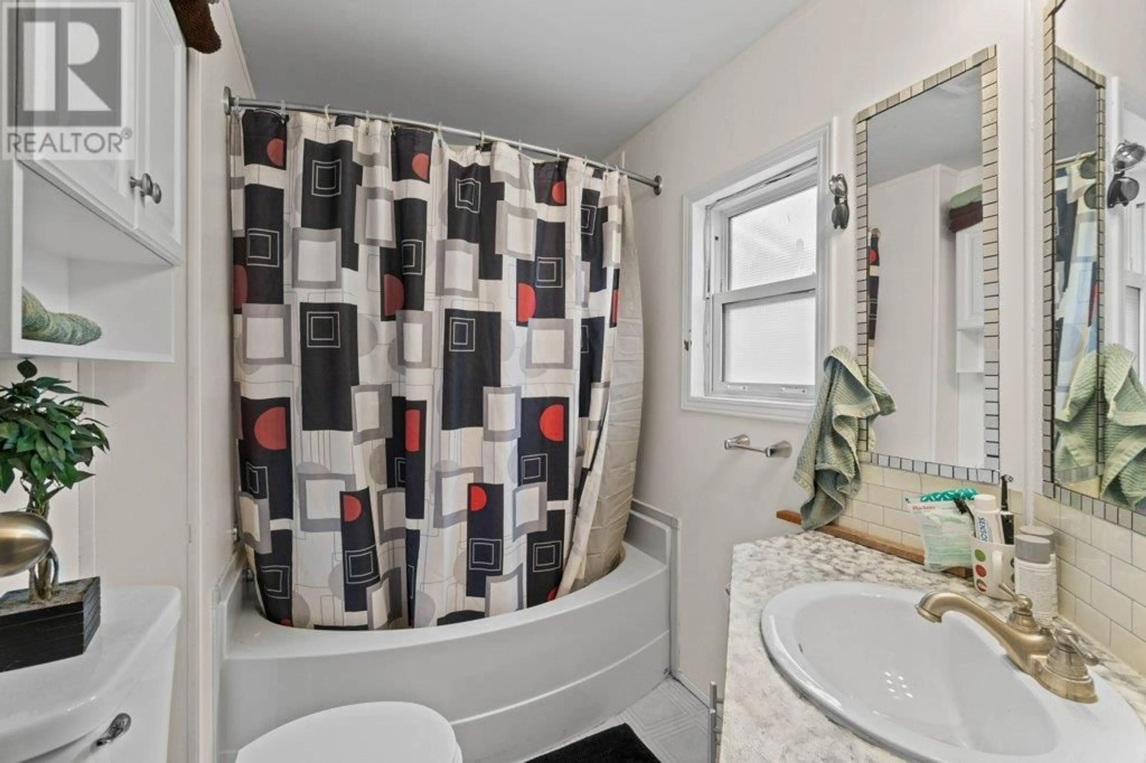 Standard bathroom, ceramic/tile floor for 6751 51 STREET NORTHEAST, Salmon Arm British Columbia V0E1K0