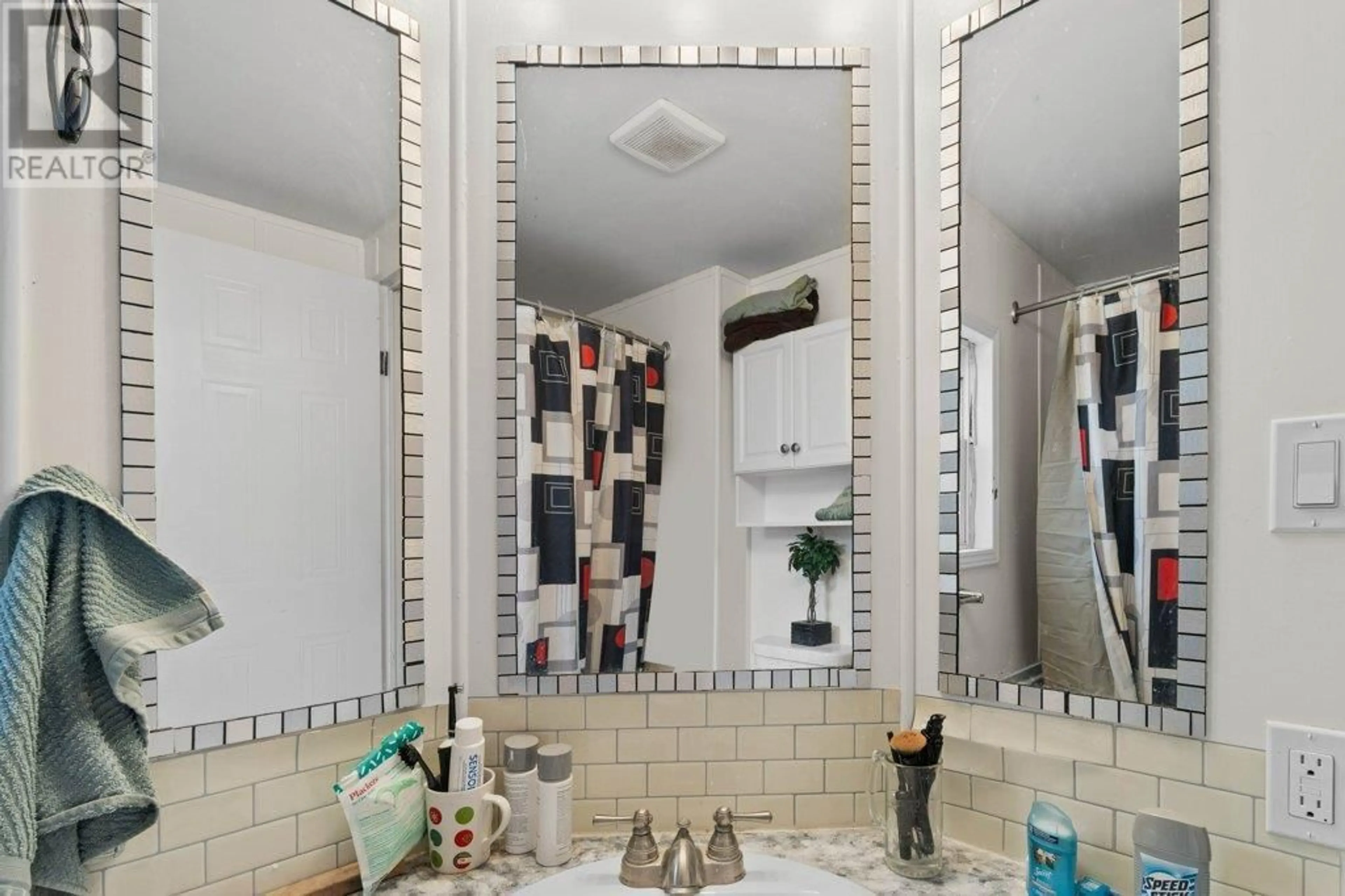 Standard bathroom, ceramic/tile floor for 6751 51 STREET NORTHEAST, Salmon Arm British Columbia V0E1K0