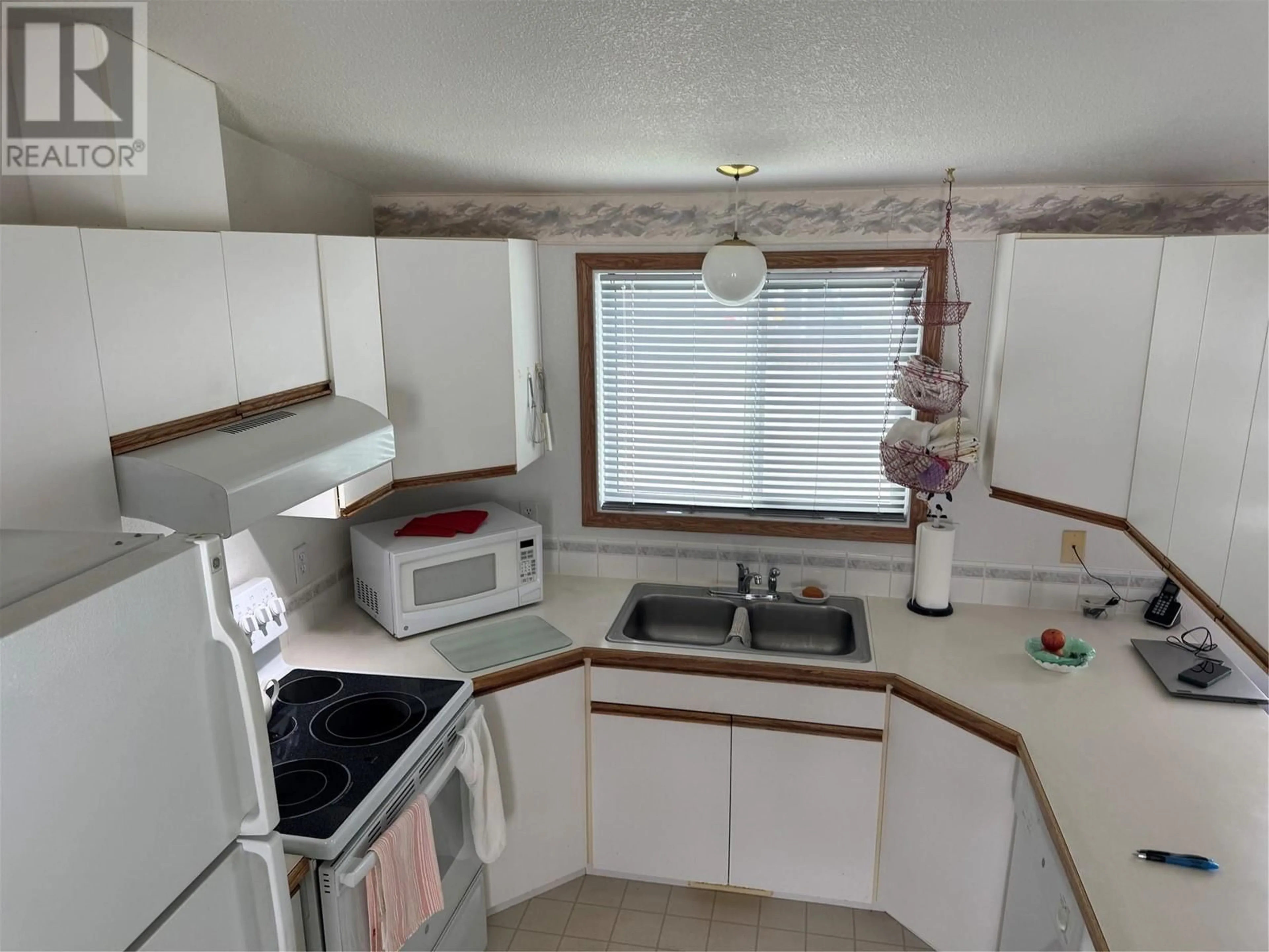 Standard kitchen, unknown for 83 - 445 6 AVENUE NORTH, Creston British Columbia V0B1G3