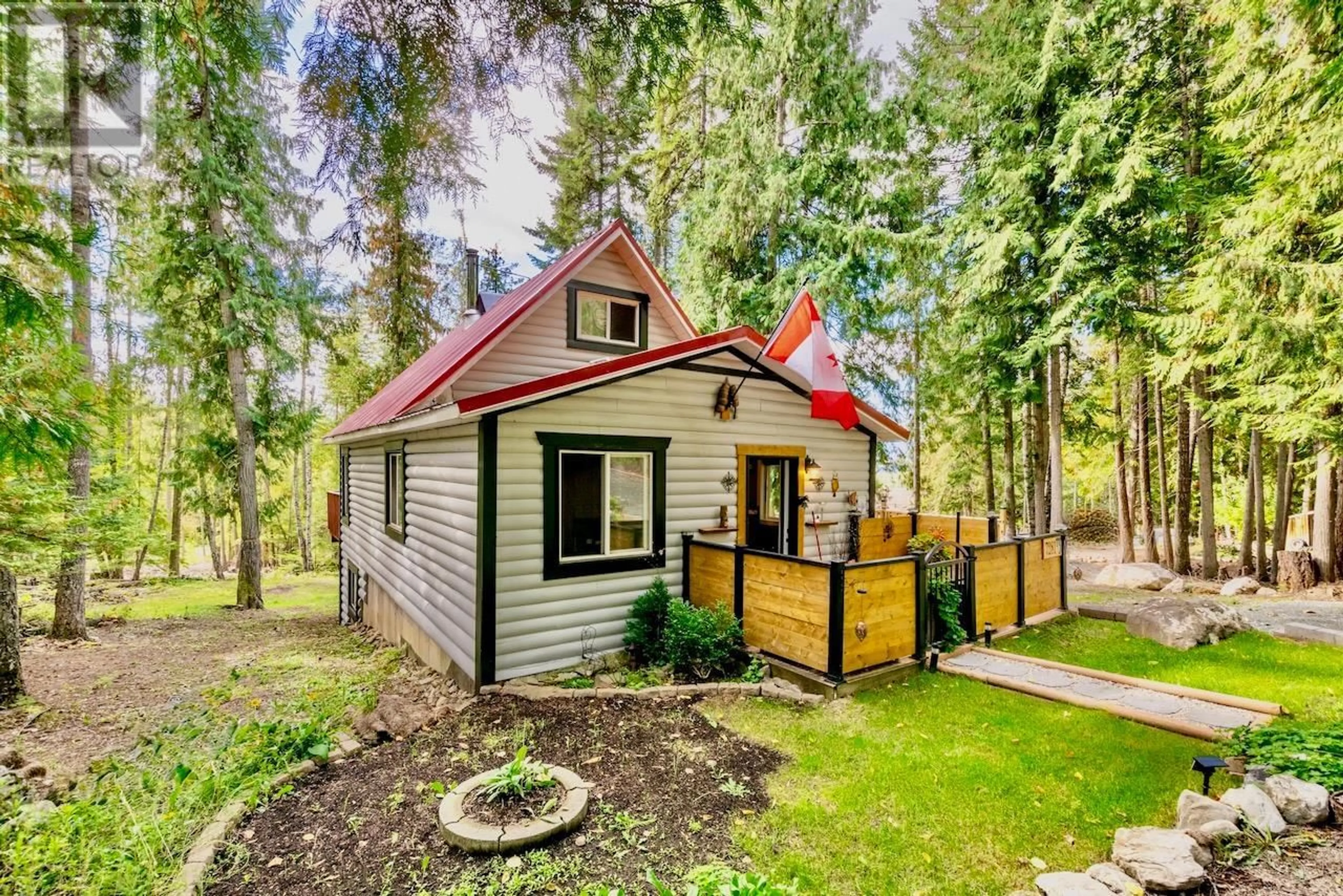 Home with vinyl exterior material, street for 7281 BIRCH CLOSE, Anglemont British Columbia V0E1M8