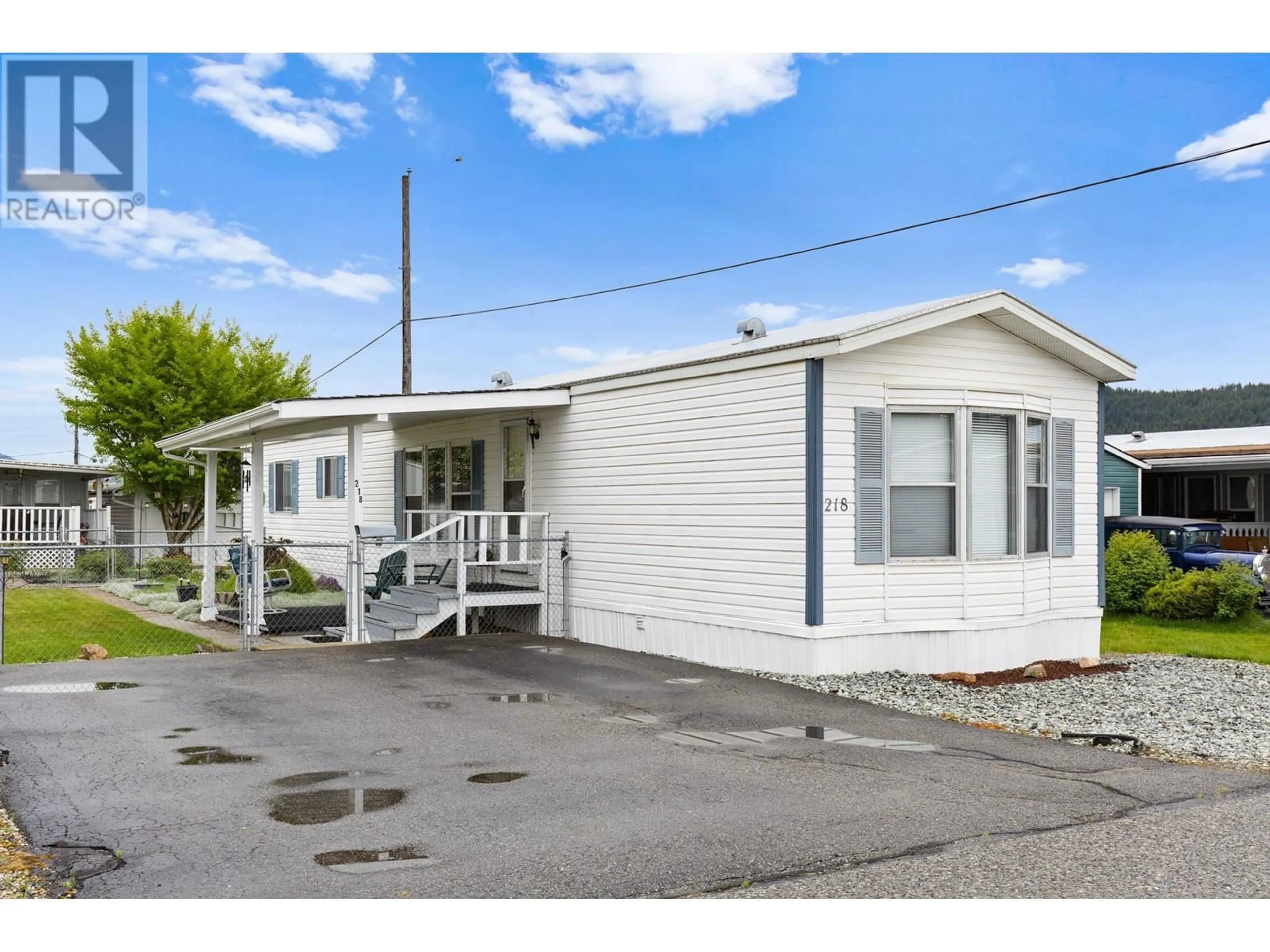 Home with vinyl exterior material, street for 218 - 720 COMMONWEALTH ROAD, Kelowna British Columbia V4V1S2