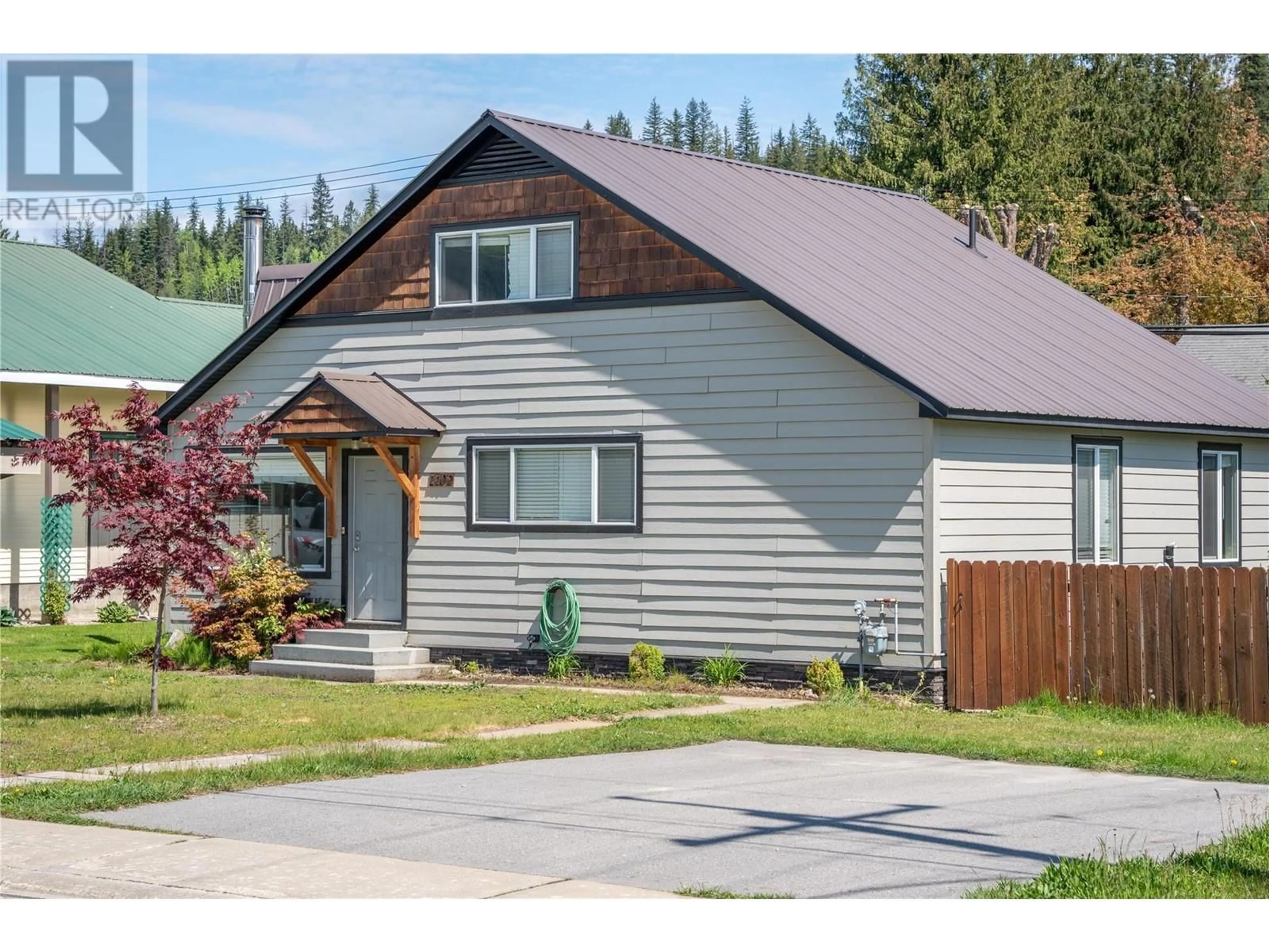 Home with vinyl exterior material, street for 1102 SECOND STREET WEST, Revelstoke British Columbia V0E2S0