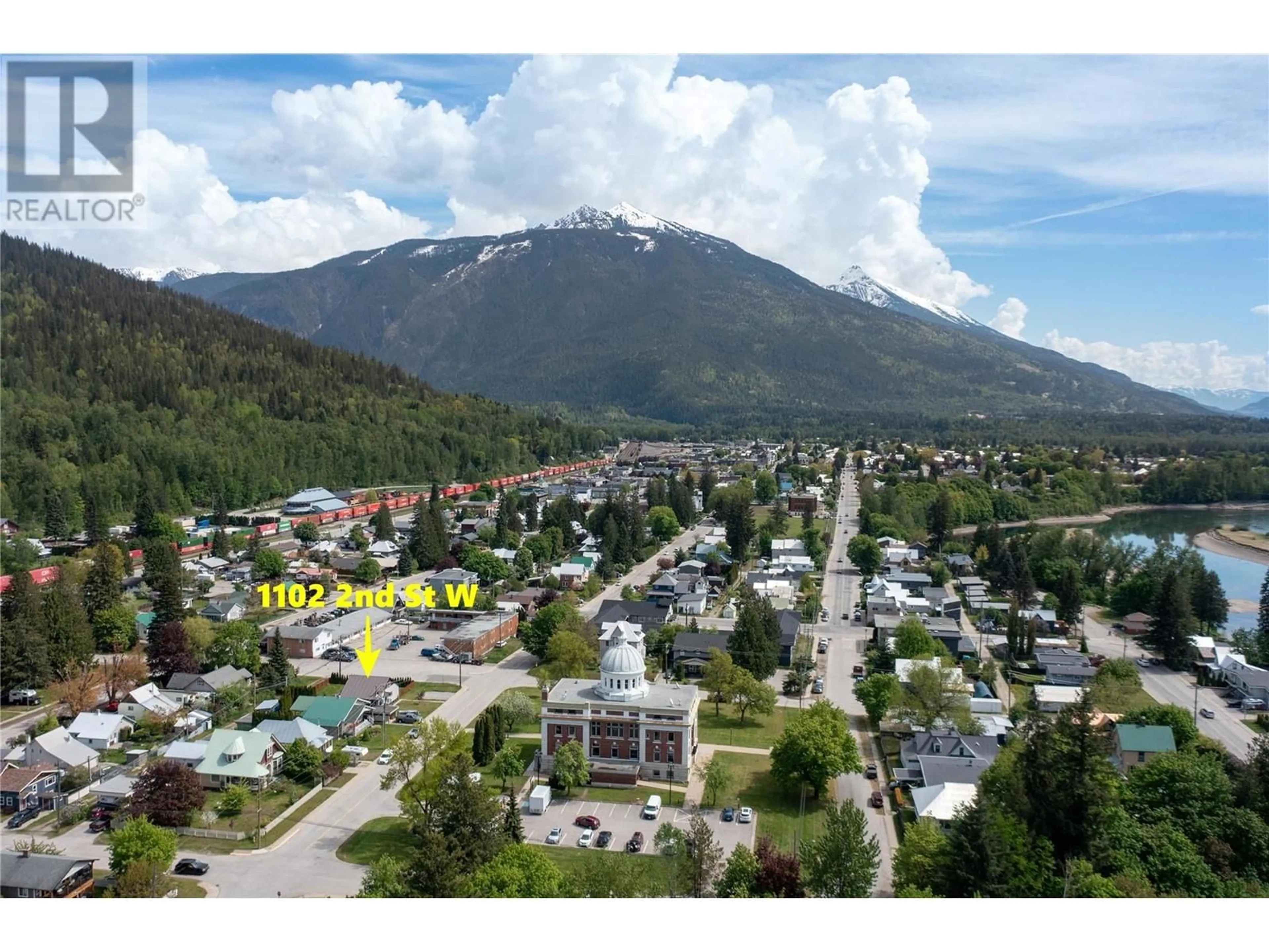 Blurry image for 1102 SECOND STREET WEST, Revelstoke British Columbia V0E2S0