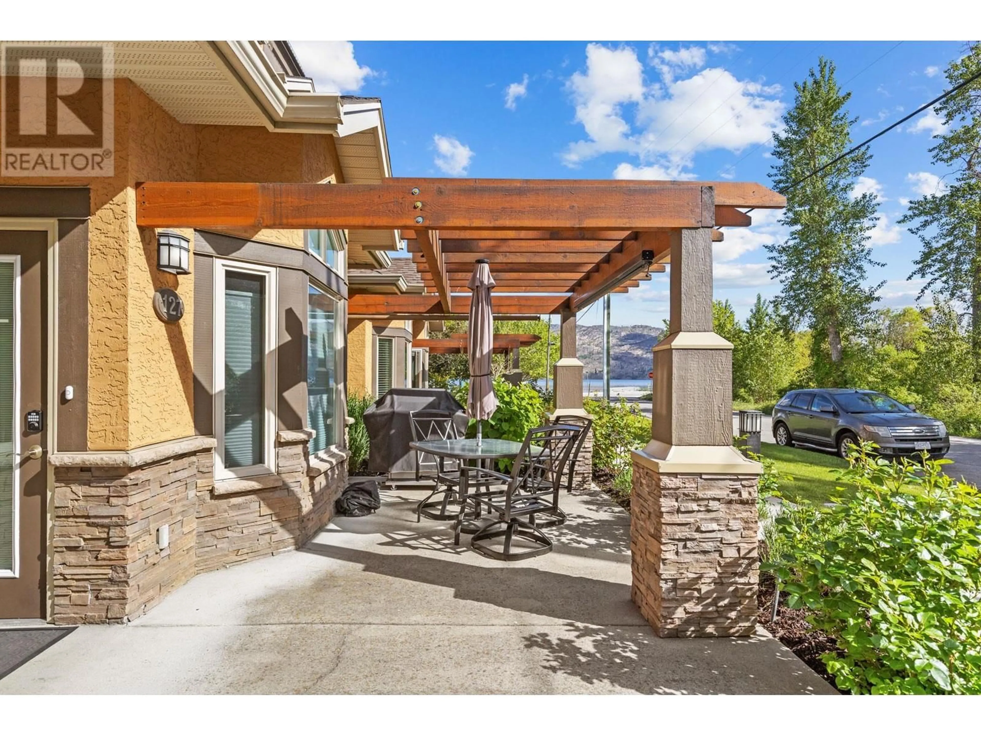 Patio, mountain view for 127 - 3996 BEACH AVENUE, Peachland British Columbia V0X1X5