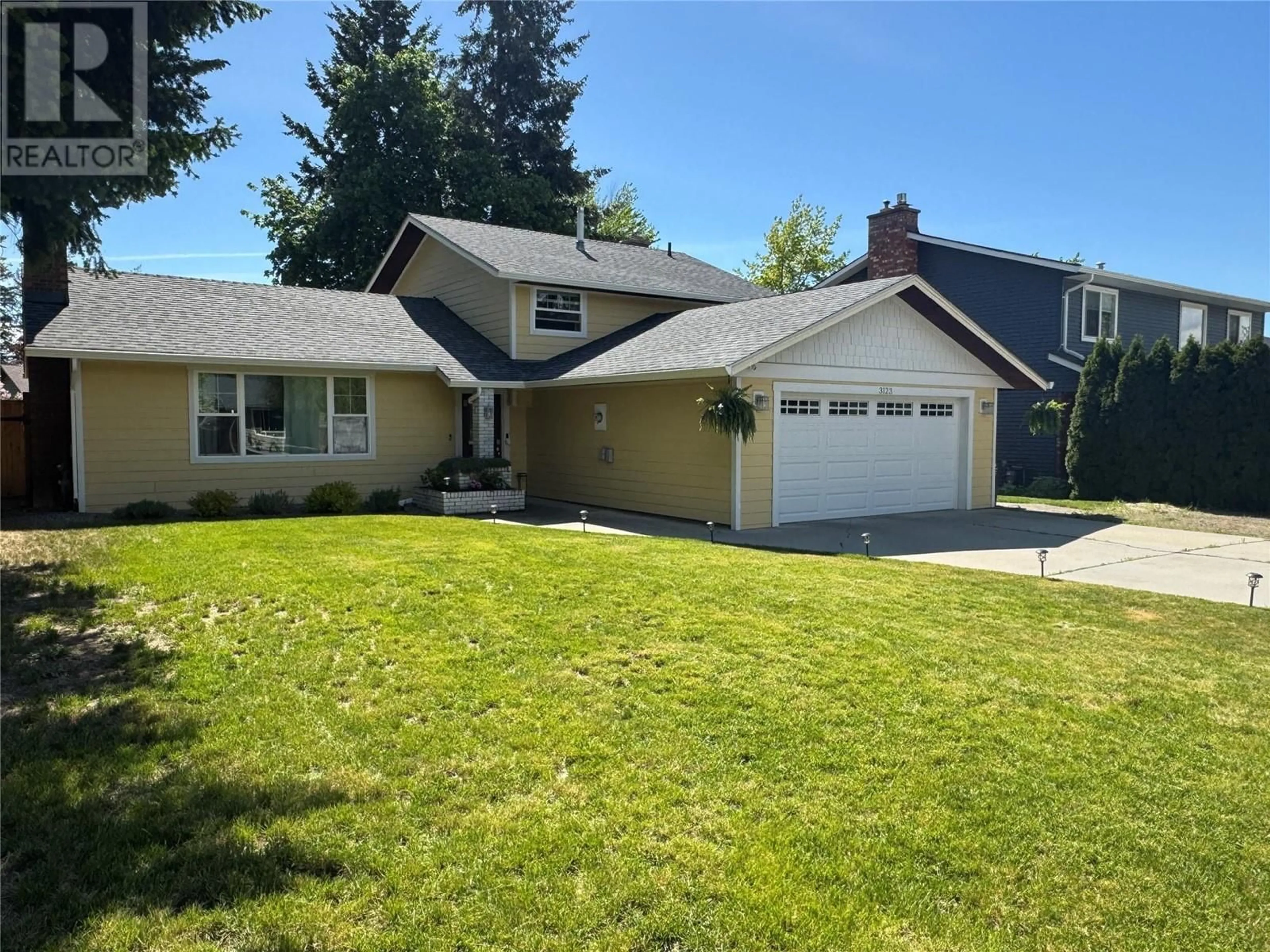 Home with vinyl exterior material, street for 3123 SHANNON COURT, West Kelowna British Columbia V4T1S8