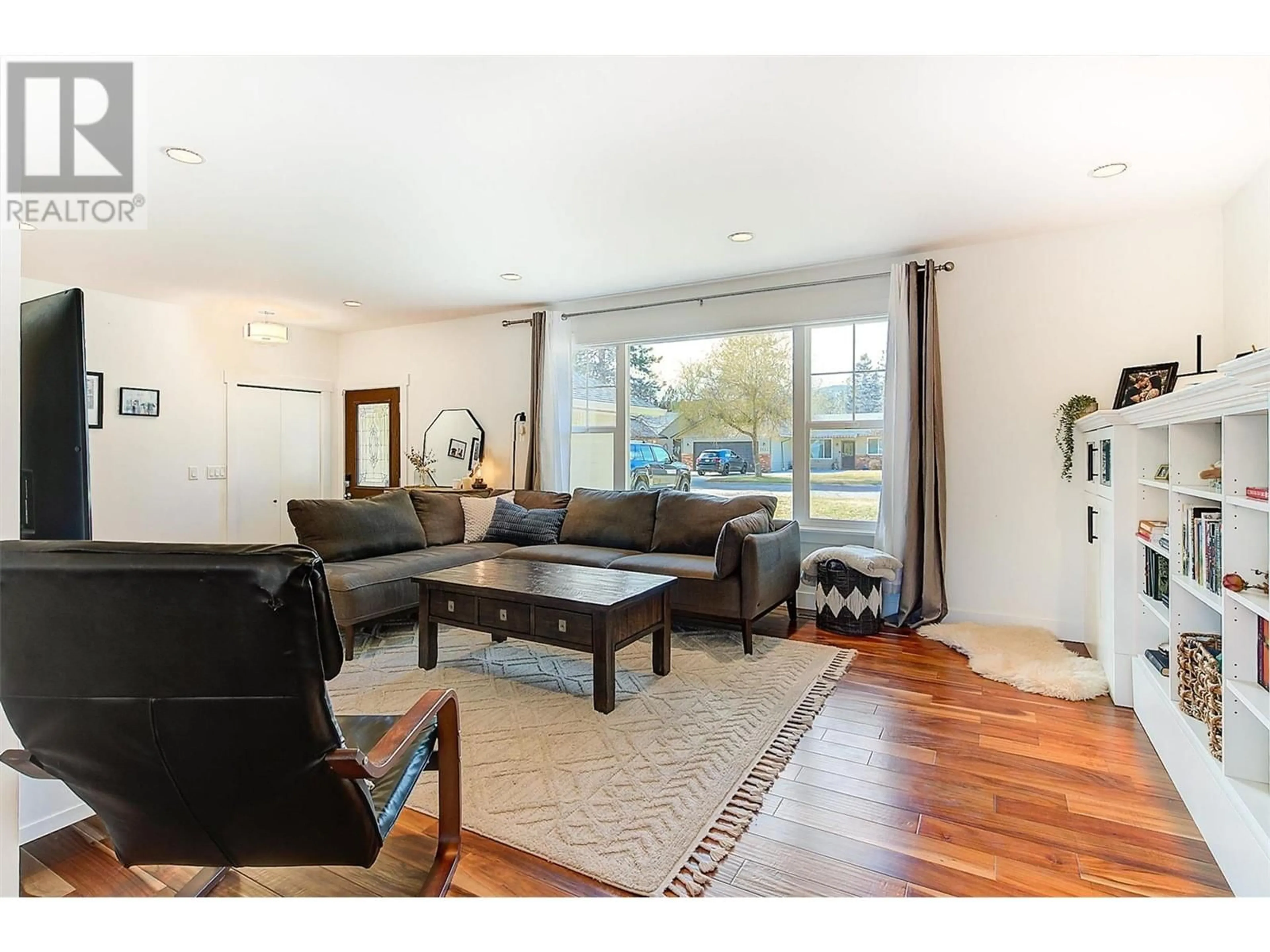 Living room with furniture, wood/laminate floor for 3123 SHANNON COURT, West Kelowna British Columbia V4T1S8