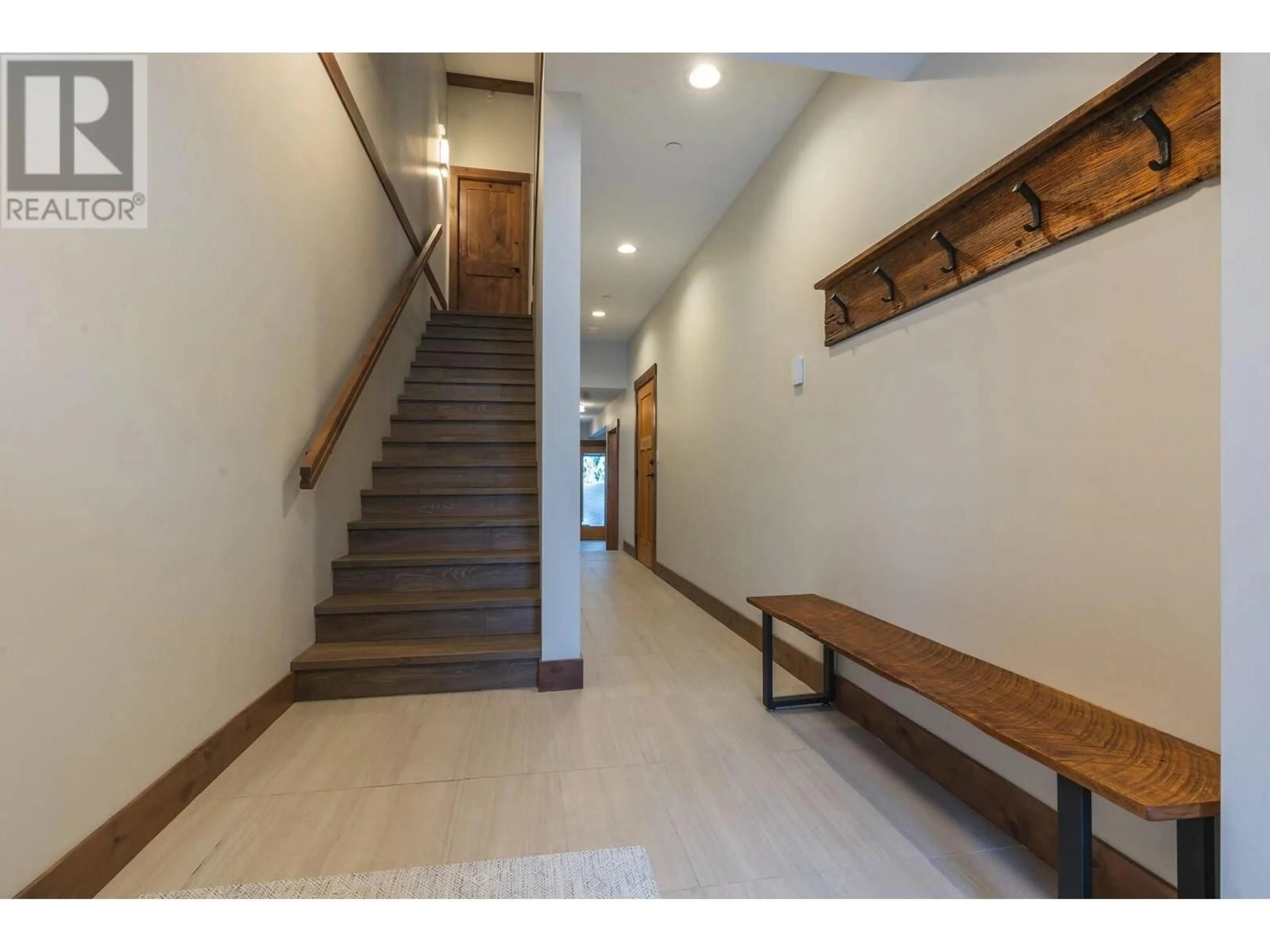 Indoor foyer for 1 - 3280 VILLAGE WAY, Sun Peaks British Columbia V0E5N0