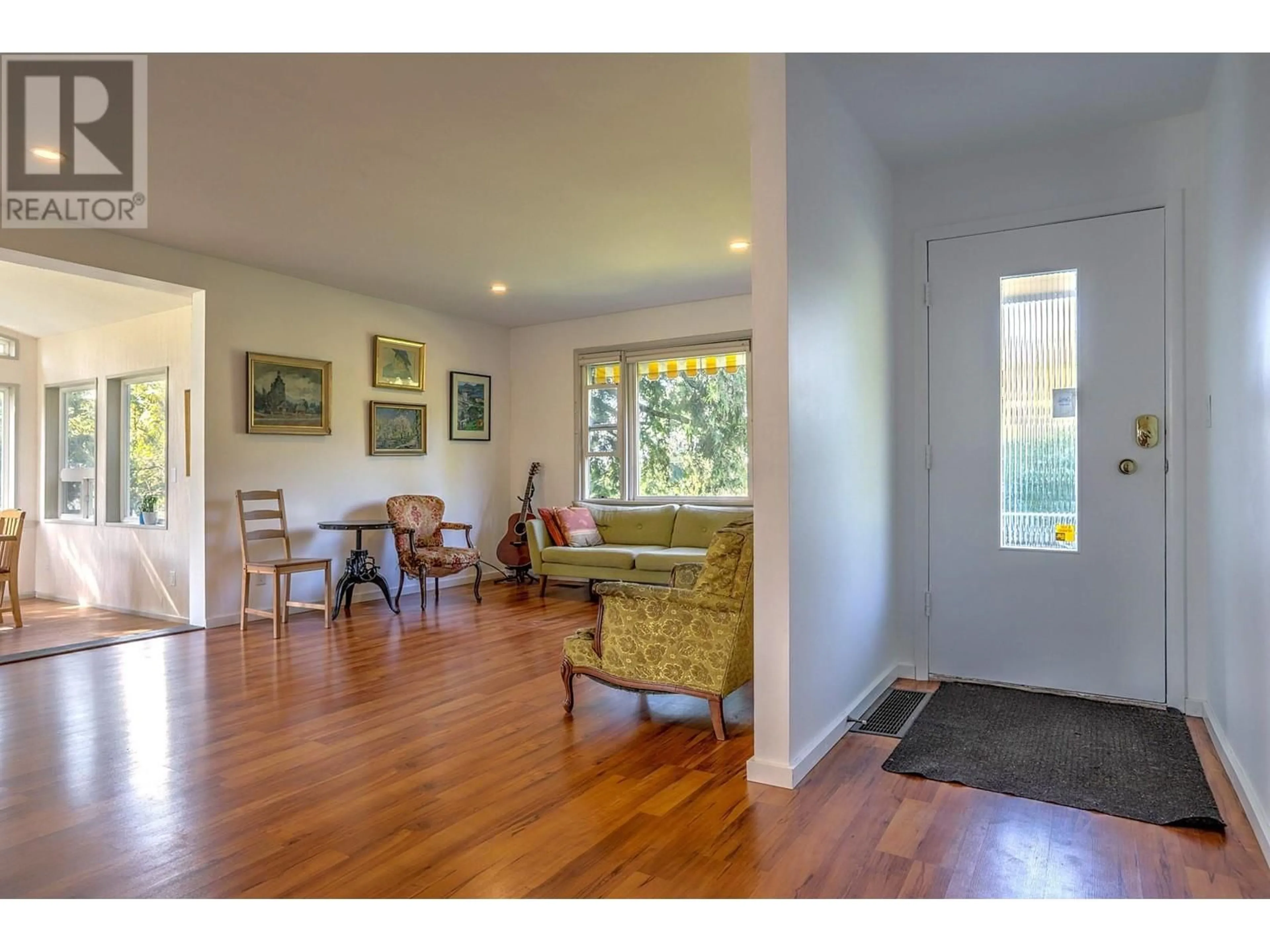 Indoor entryway for 2103 27 CRESCENT, Vernon British Columbia V1T1R5