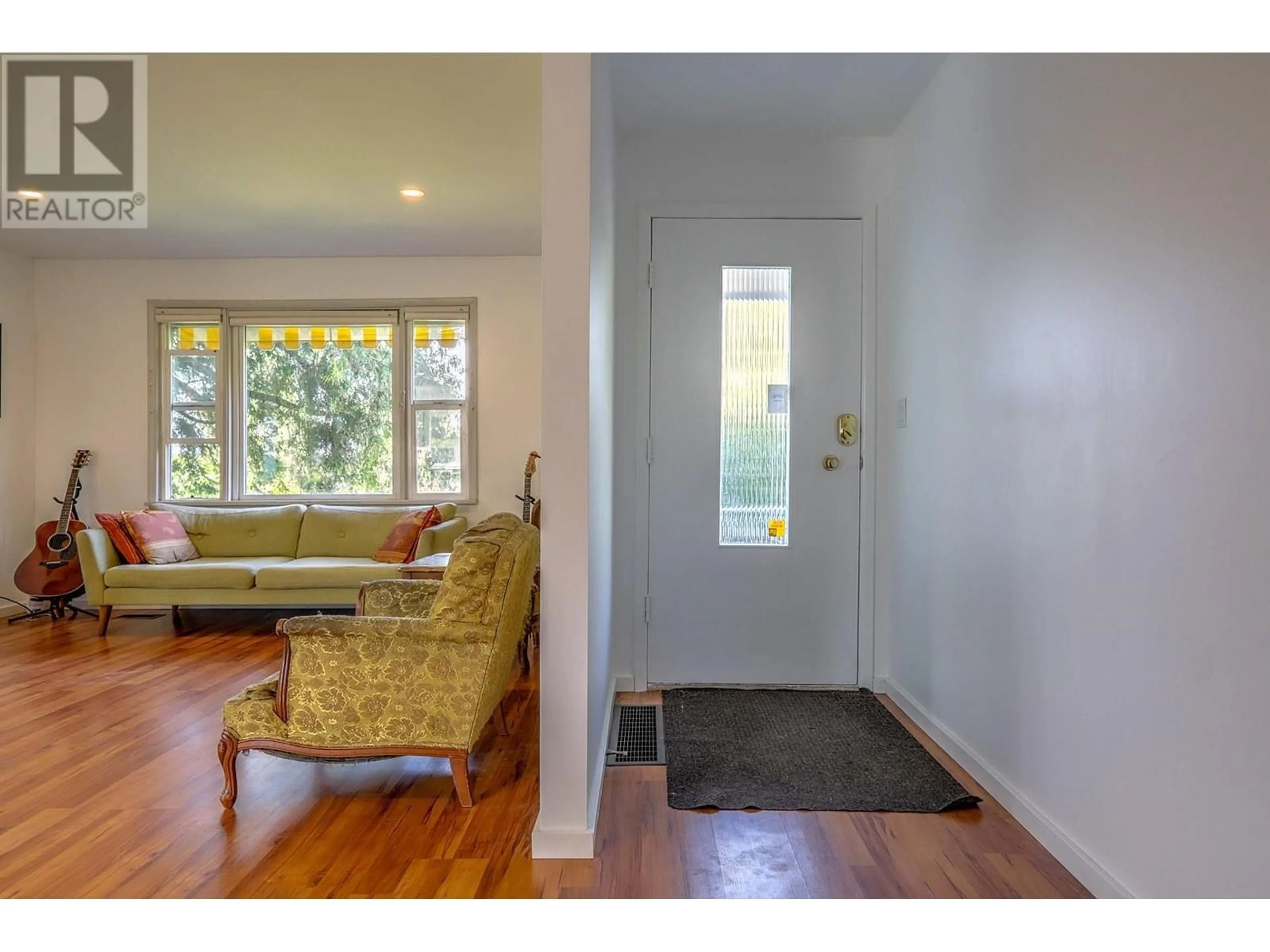Indoor entryway for 2103 27 CRESCENT, Vernon British Columbia V1T1R5