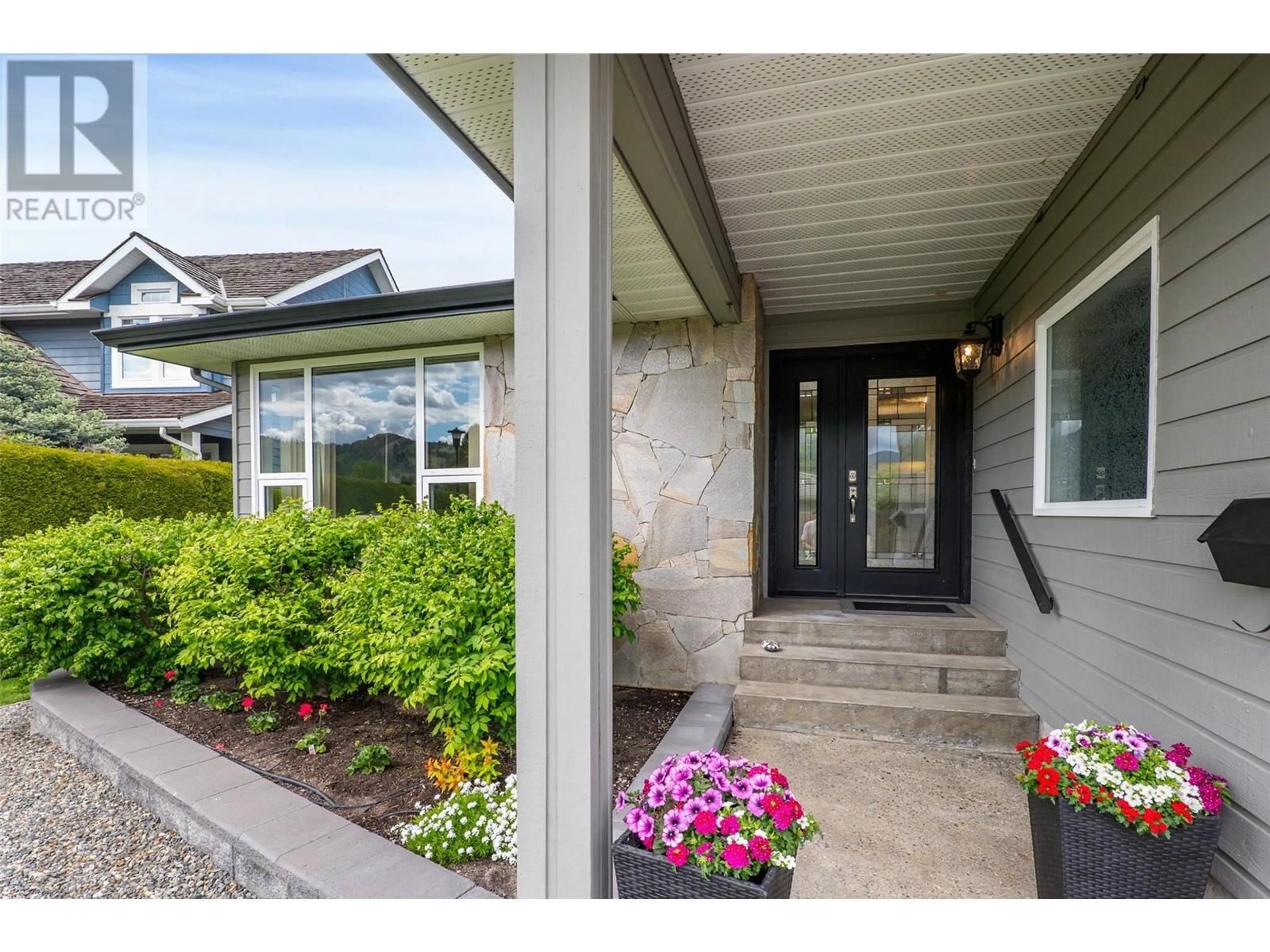 Indoor entryway for 426 NUEVA WYND, Kamloops British Columbia V2H1S1