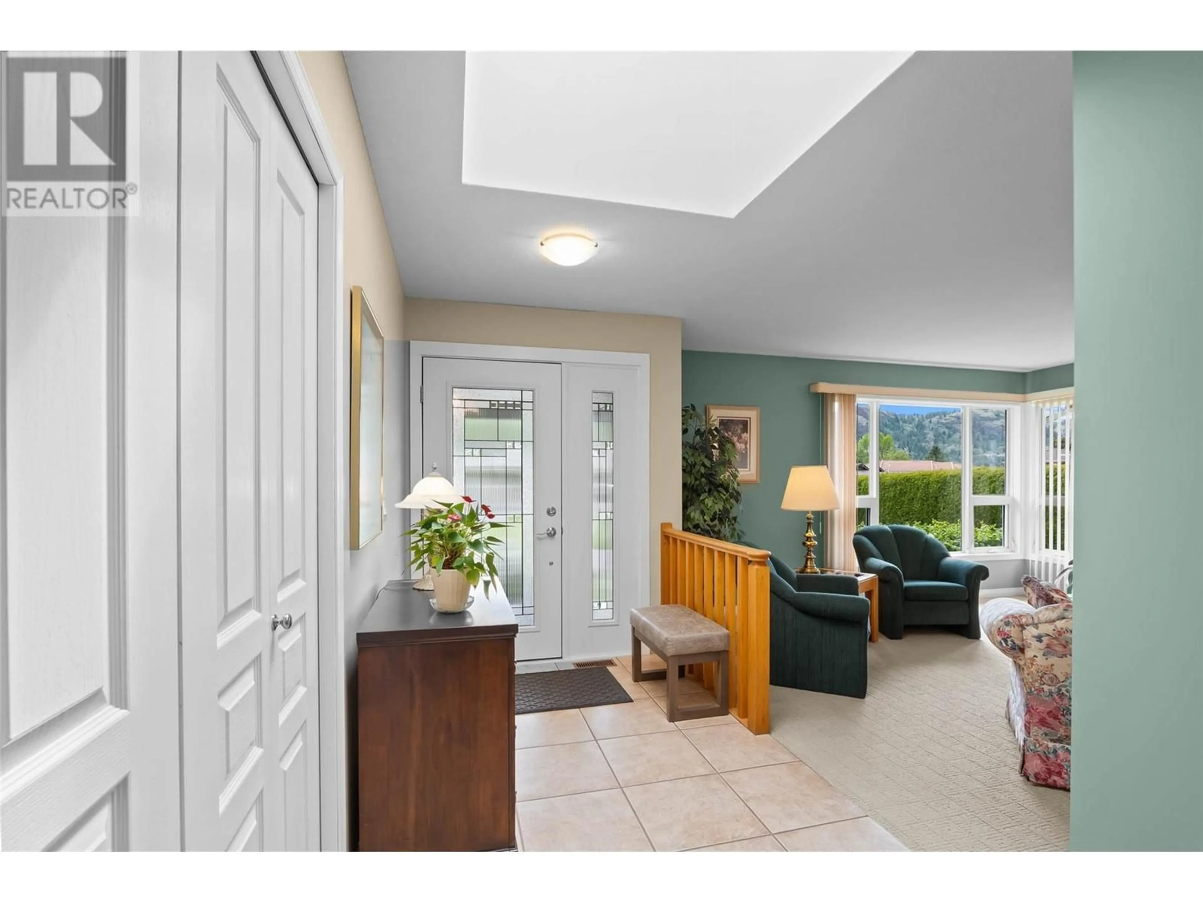 Indoor entryway for 426 NUEVA WYND, Kamloops British Columbia V2H1S1