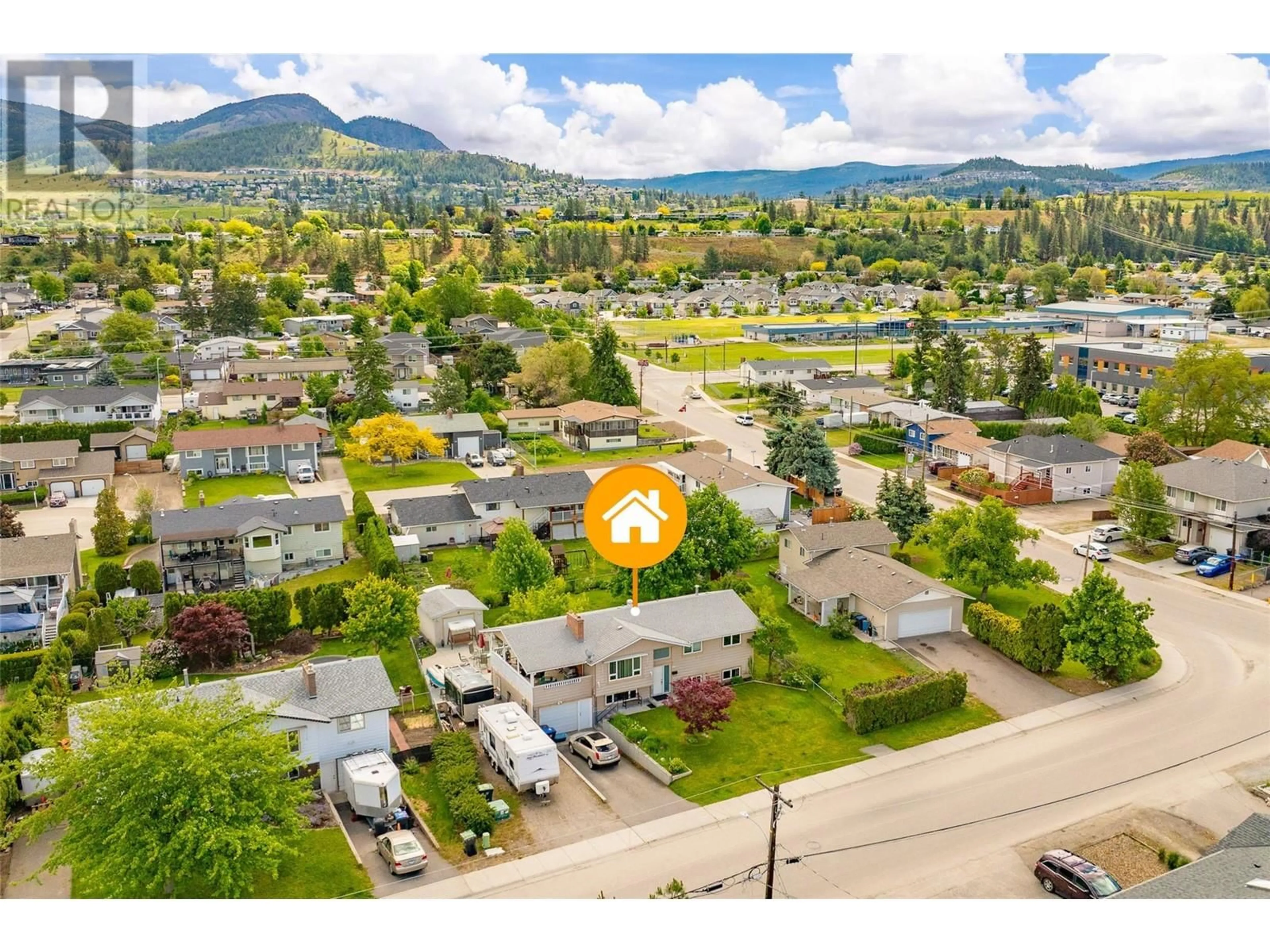 A pic from outside/outdoor area/front of a property/back of a property/a pic from drone, mountain view for 865 KITCH ROAD, Kelowna British Columbia V1X5V8