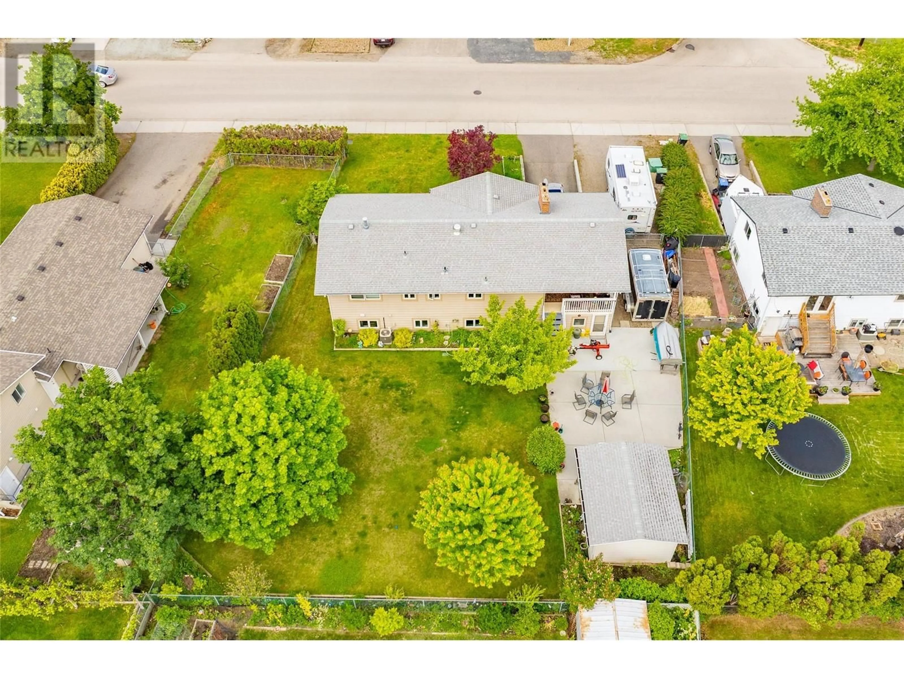 A pic from outside/outdoor area/front of a property/back of a property/a pic from drone, street for 865 KITCH ROAD, Kelowna British Columbia V1X5V8