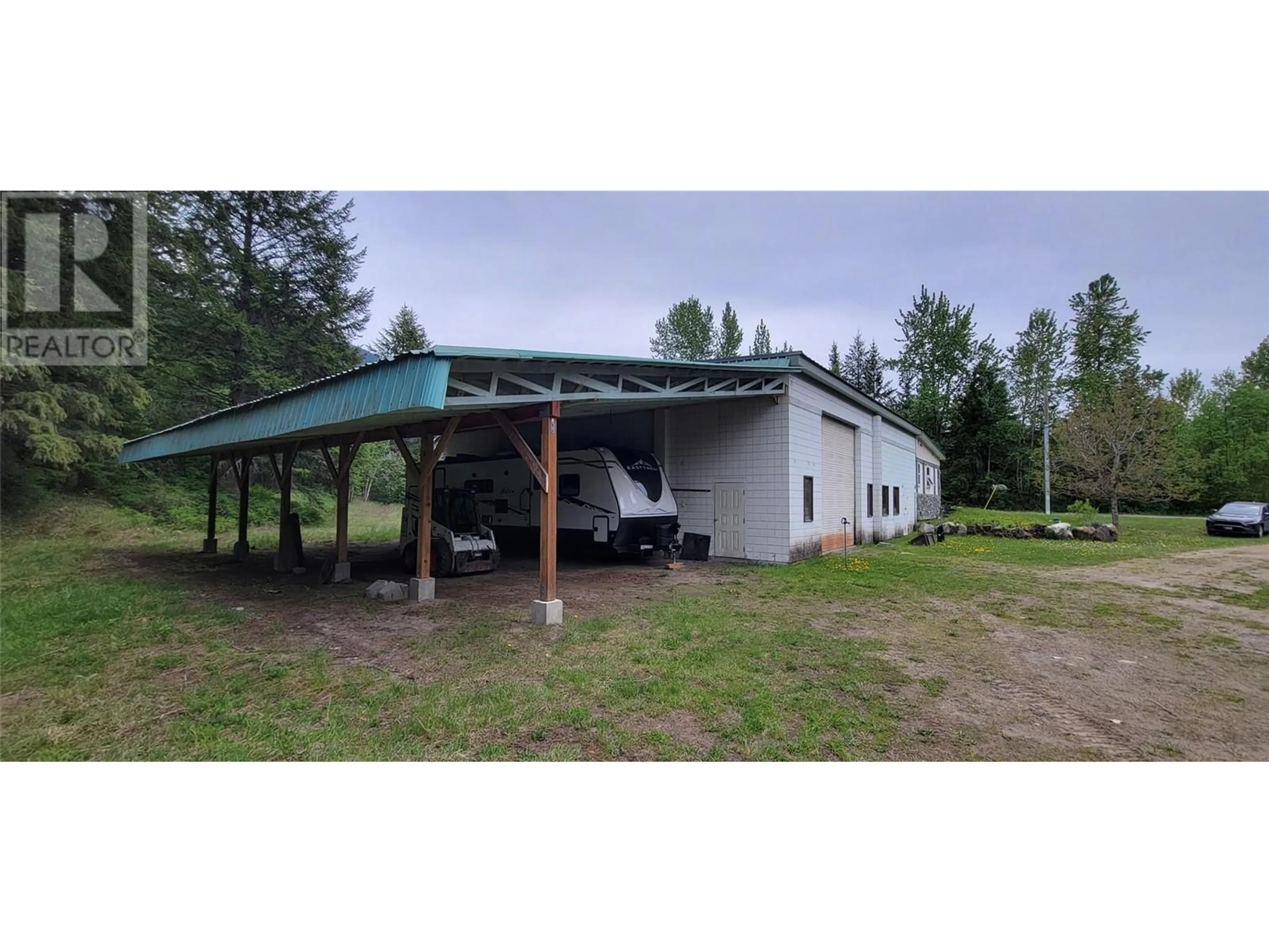 Indoor garage for 204 STEWART STREET, Rosebery British Columbia V0G1S1