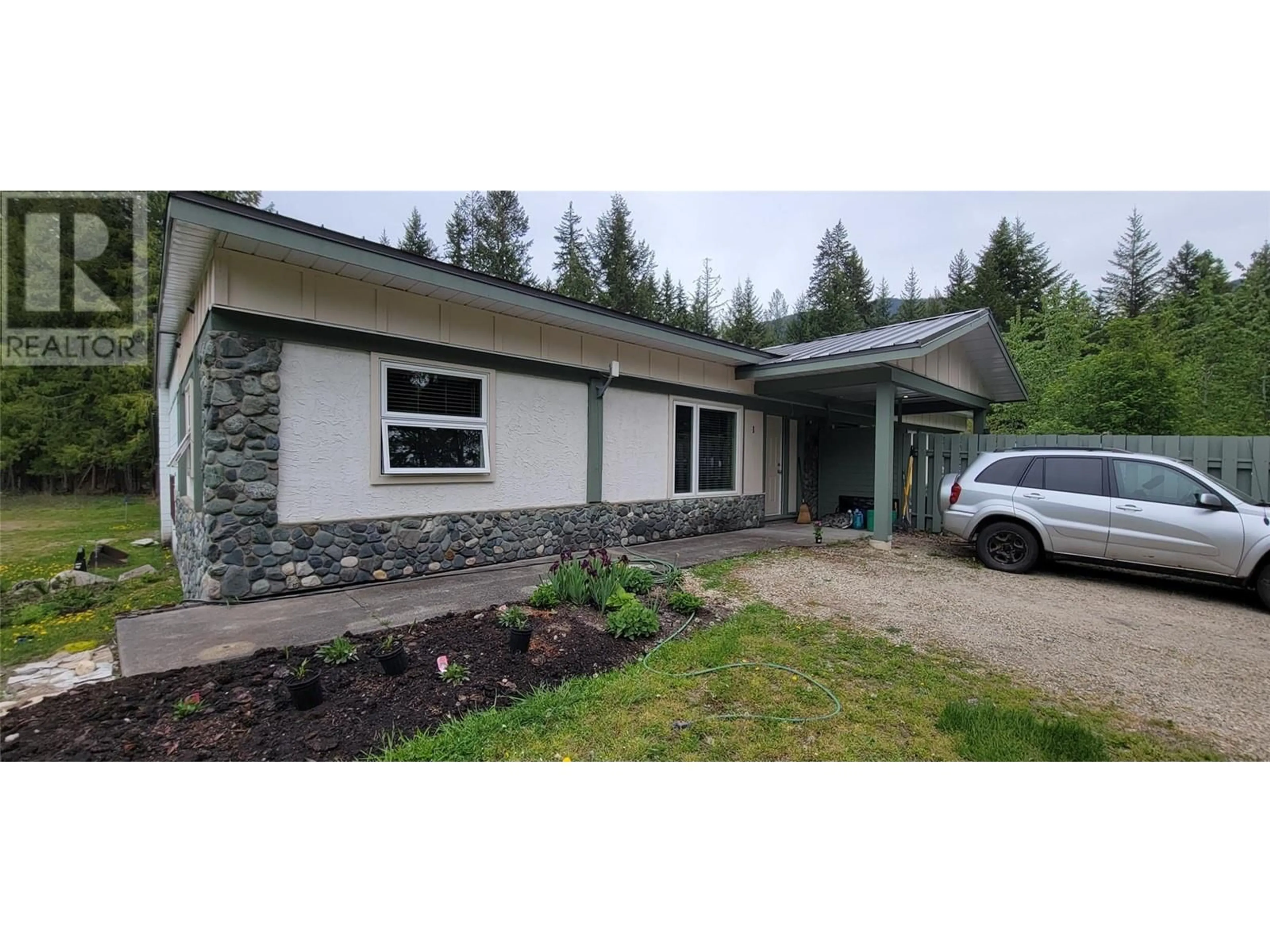 Home with vinyl exterior material, building for 204 STEWART STREET, Rosebery British Columbia V0G1S1