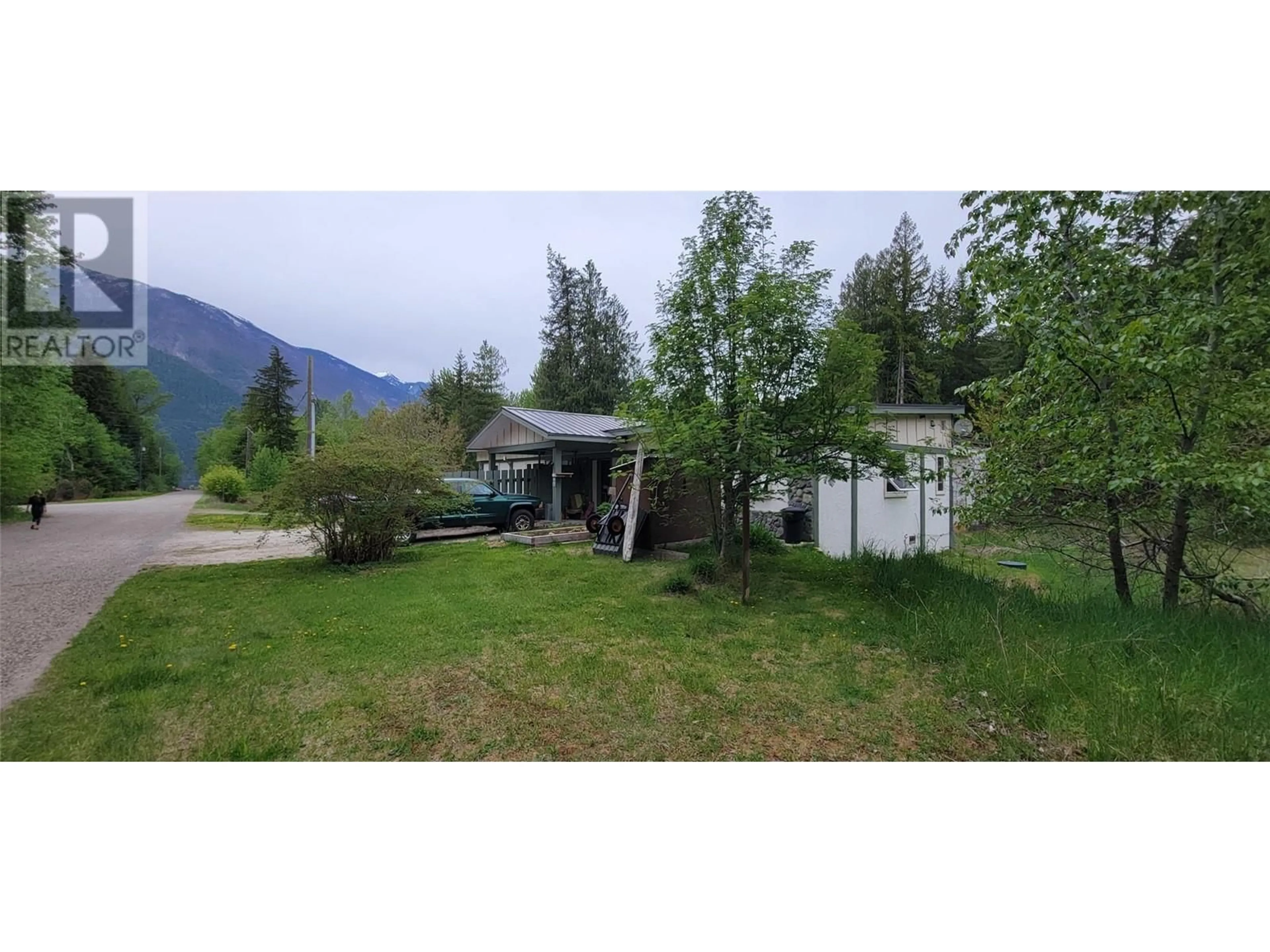 A pic from outside/outdoor area/front of a property/back of a property/a pic from drone, mountain view for 204 STEWART STREET, Rosebery British Columbia V0G1S1
