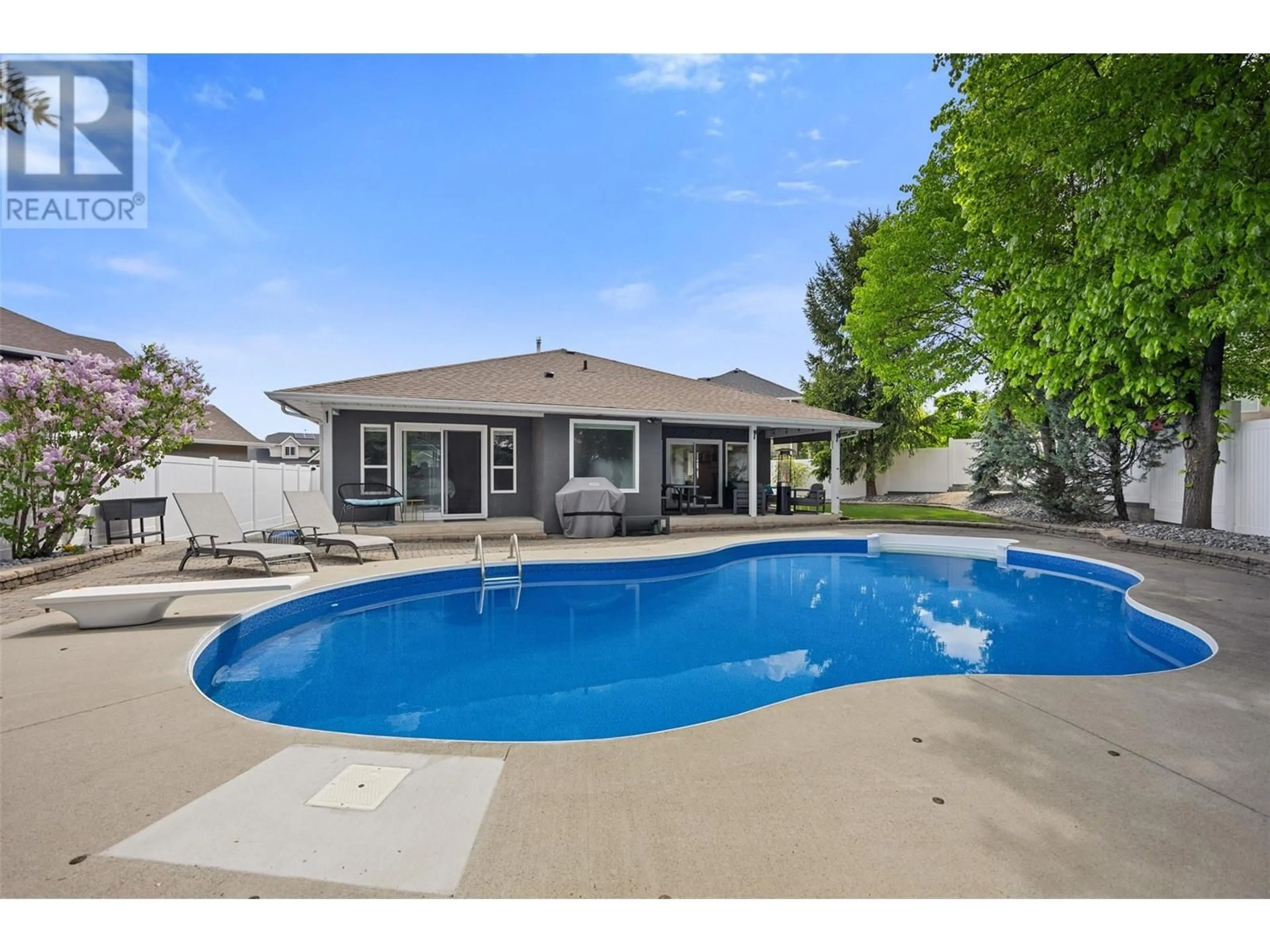 Pool for 385 SUNHILL COURT, Kamloops British Columbia V2E2P4