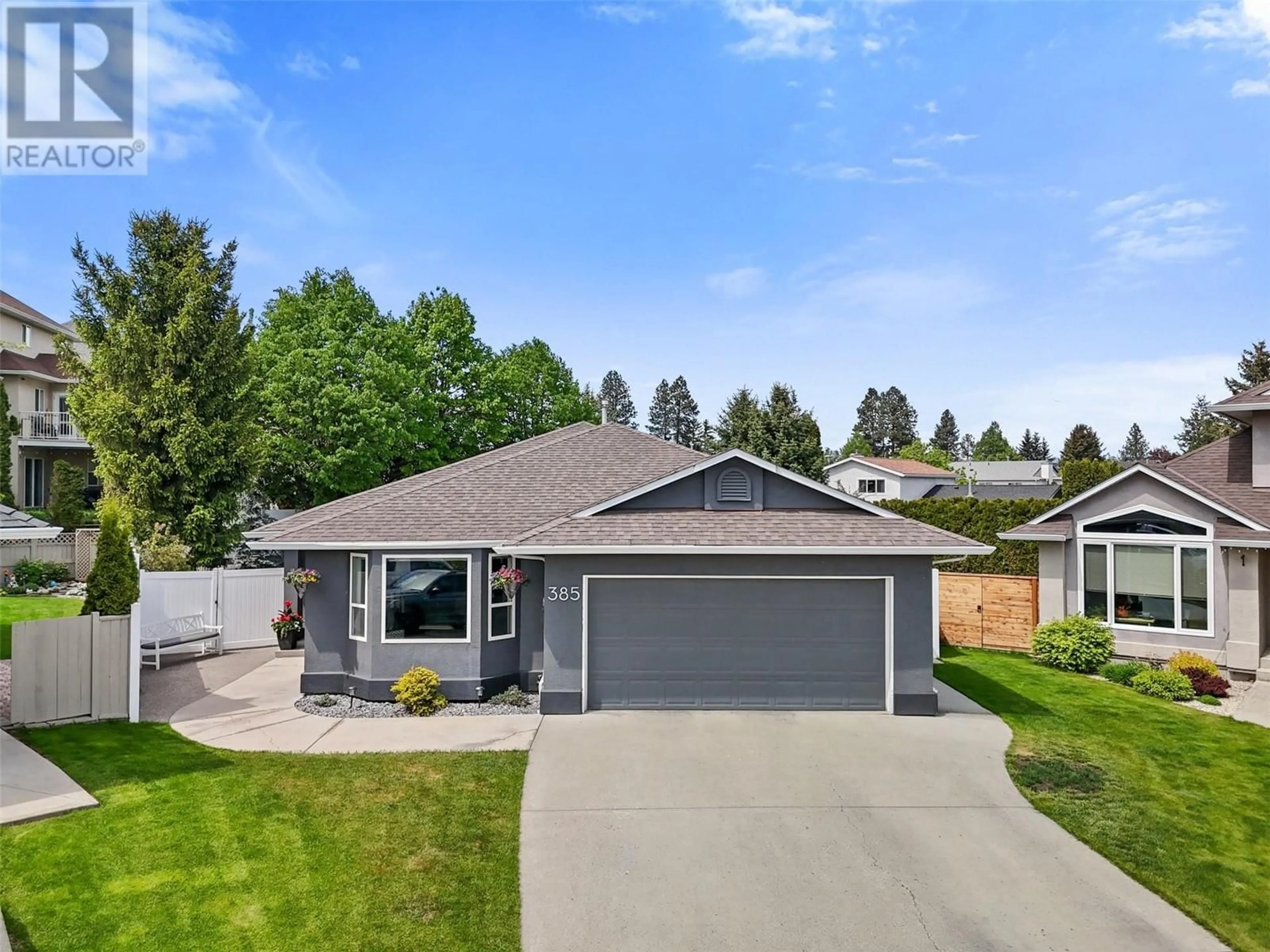 Home with vinyl exterior material, street for 385 SUNHILL COURT, Kamloops British Columbia V2E2P4
