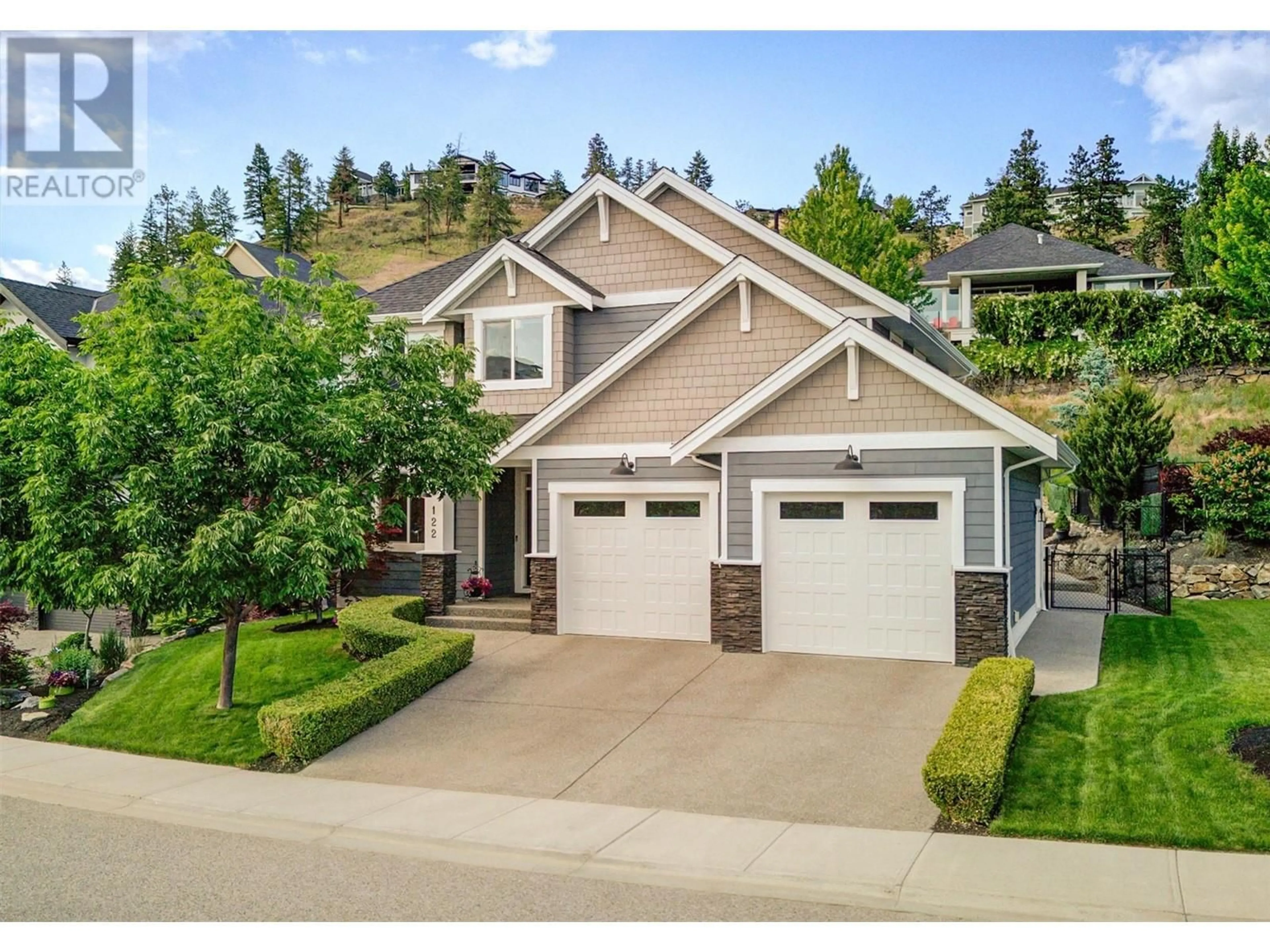 Home with vinyl exterior material, street for 122 LOST CREEK COURT, Kelowna British Columbia V1V3B6