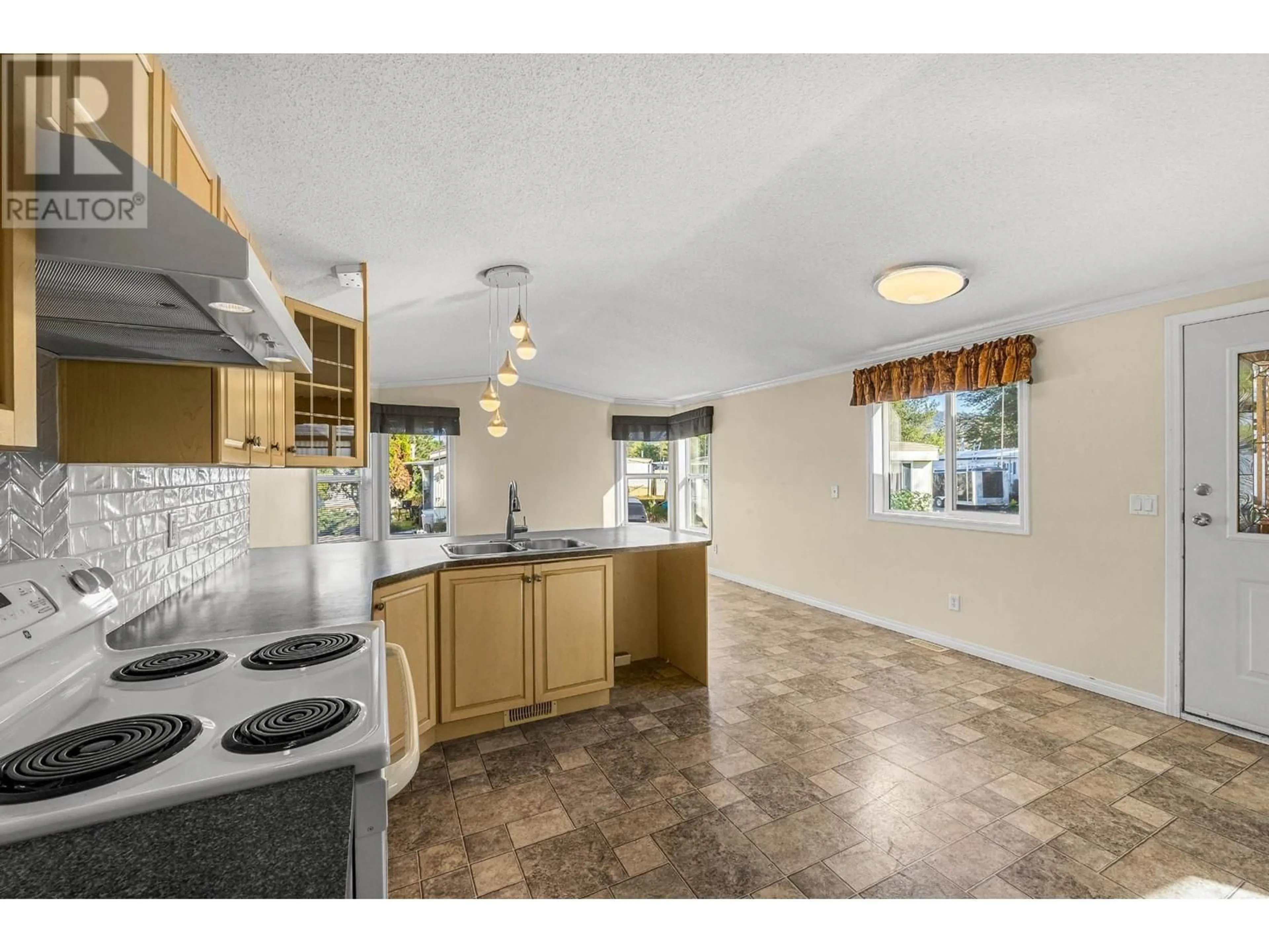 Standard kitchen, unknown for 18M - 18 MARS DRIVE, Kamloops British Columbia V2B1B4