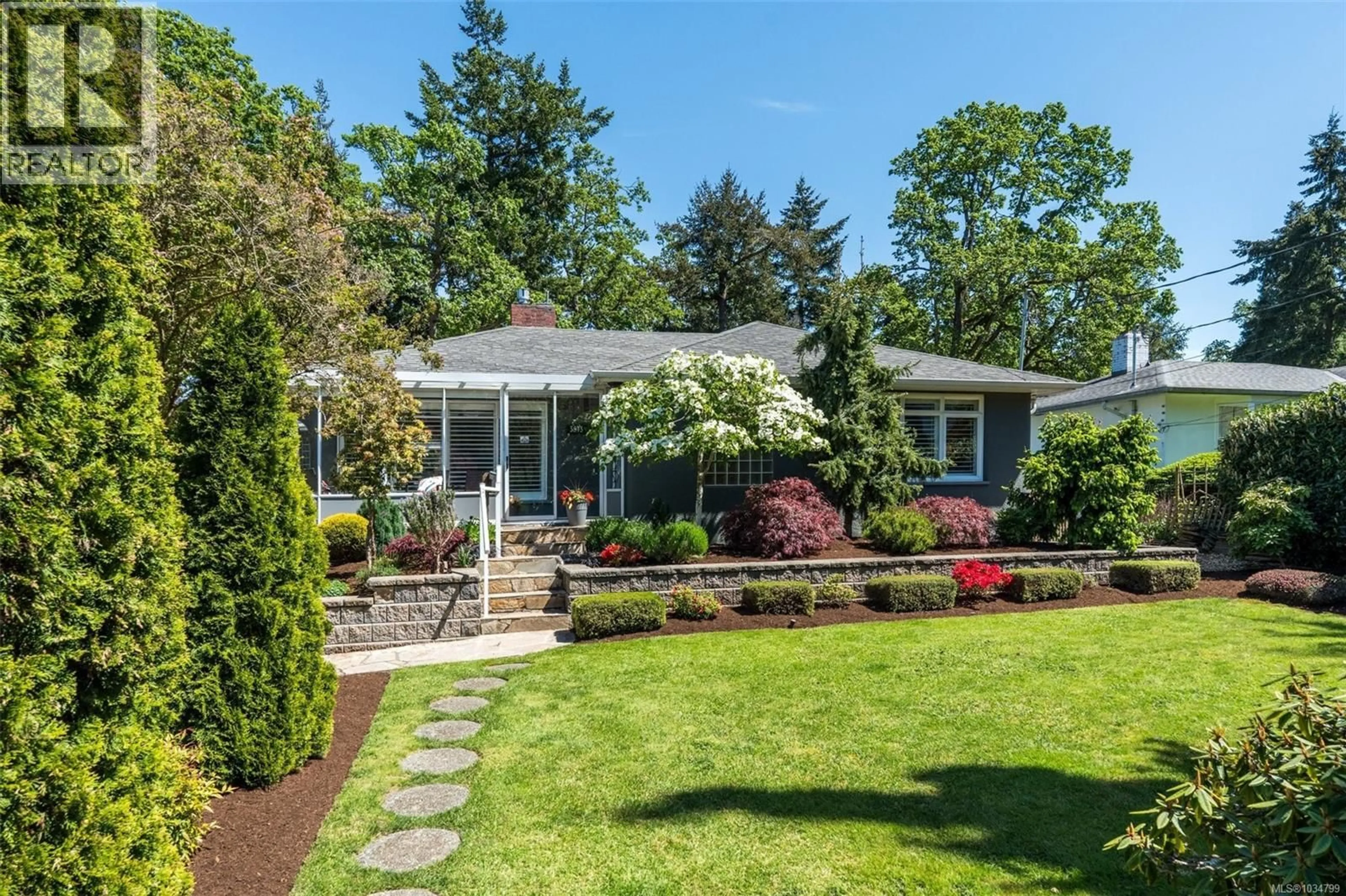 Unknown for 3913 ASCOT DRIVE, Saanich British Columbia V8P3S2